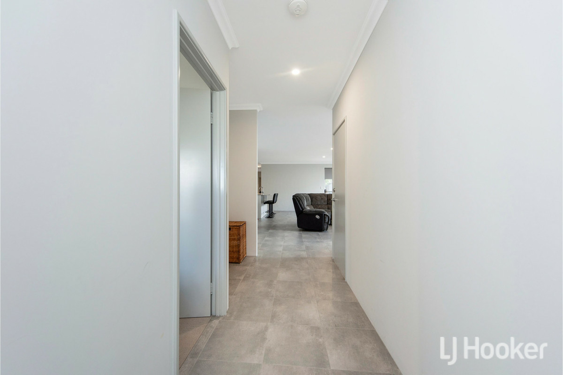 39 Sarasota Loop, MADORA BAY