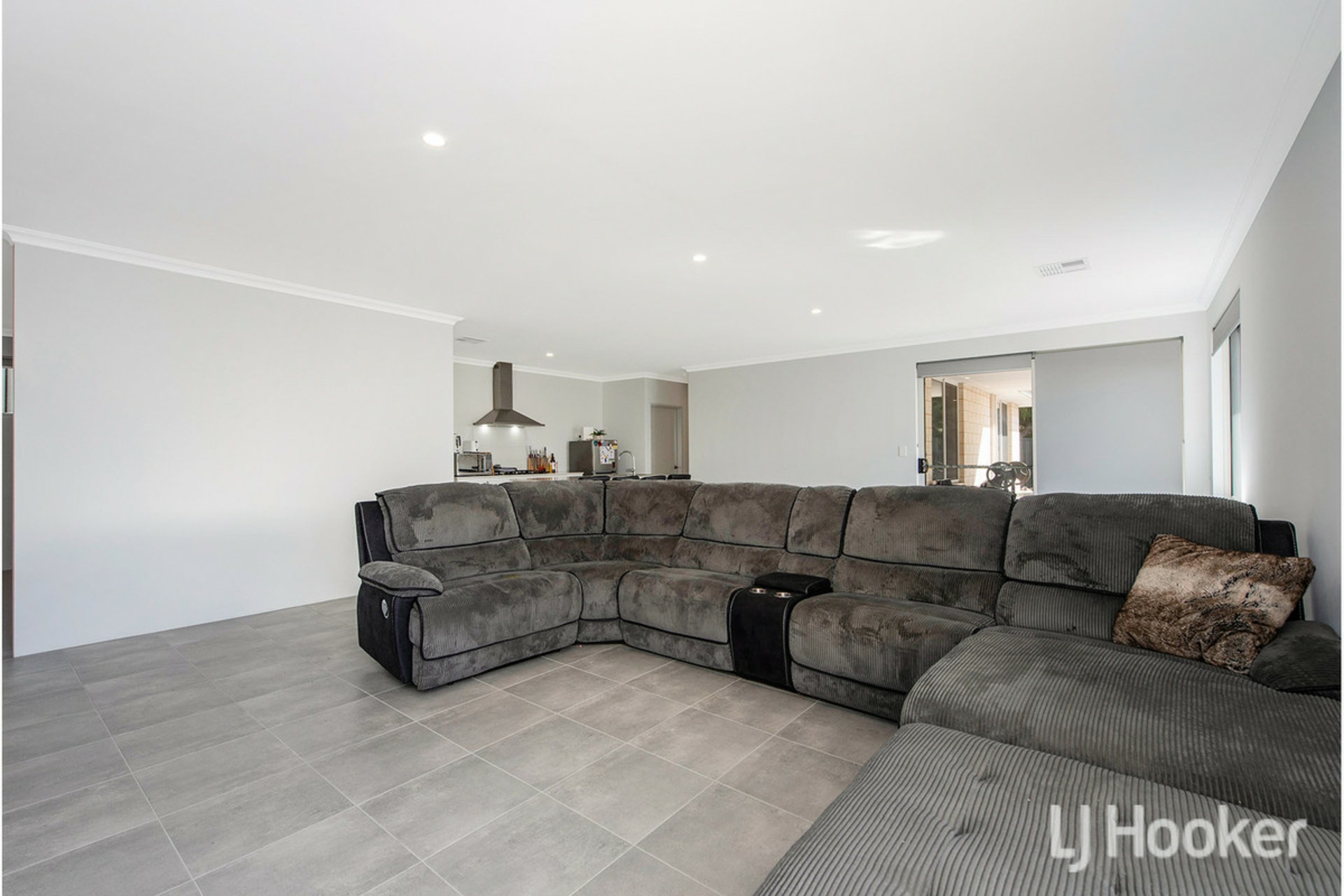 39 Sarasota Loop, MADORA BAY