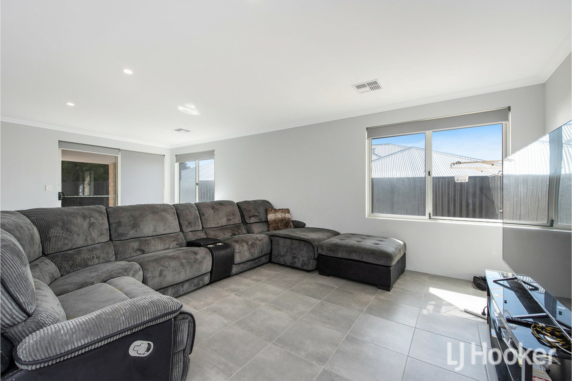 39 Sarasota Loop, MADORA BAY