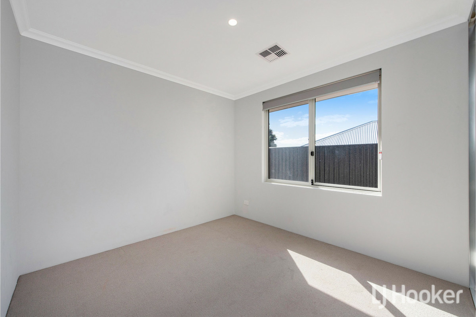 39 Sarasota Loop, MADORA BAY