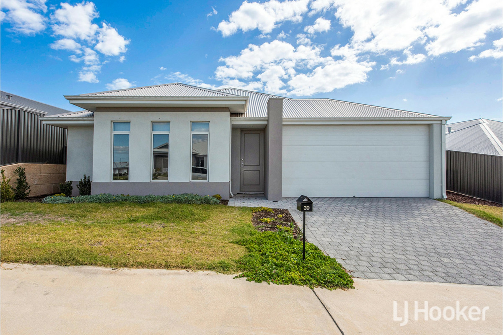 39 Sarasota Loop, MADORA BAY