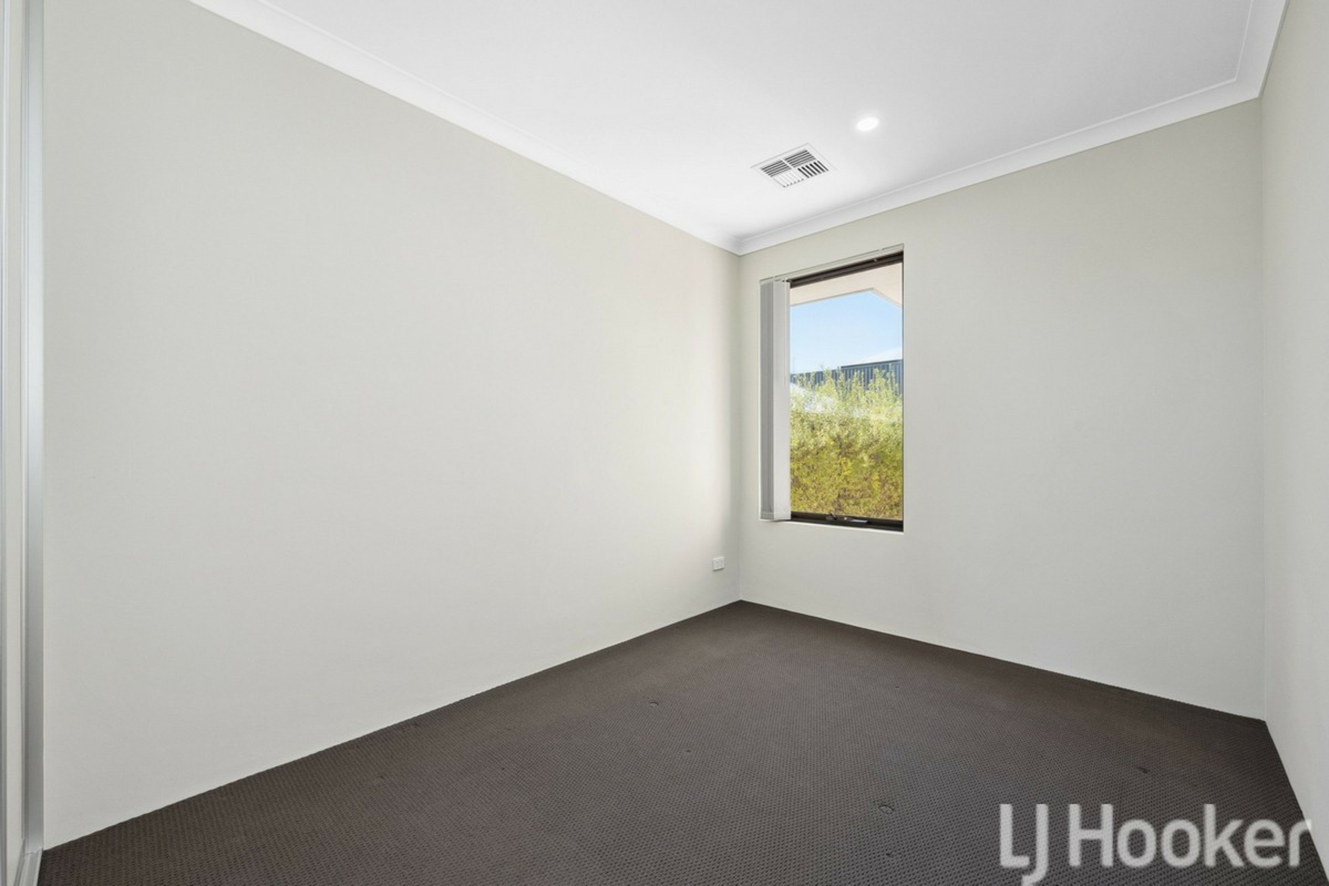 16 Picton Place, LAKELANDS