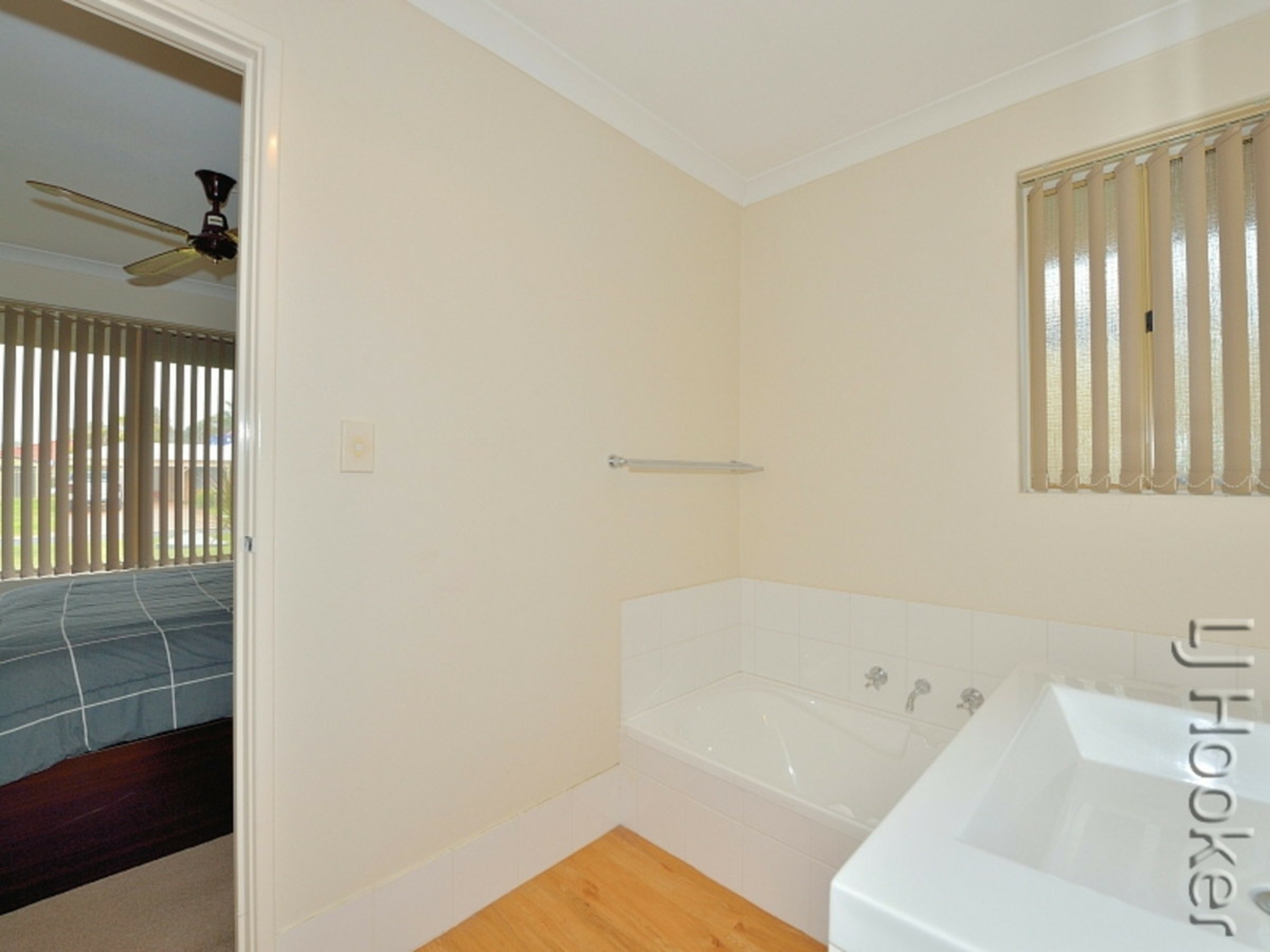 10 Esprit Parkway, GREENFIELDS