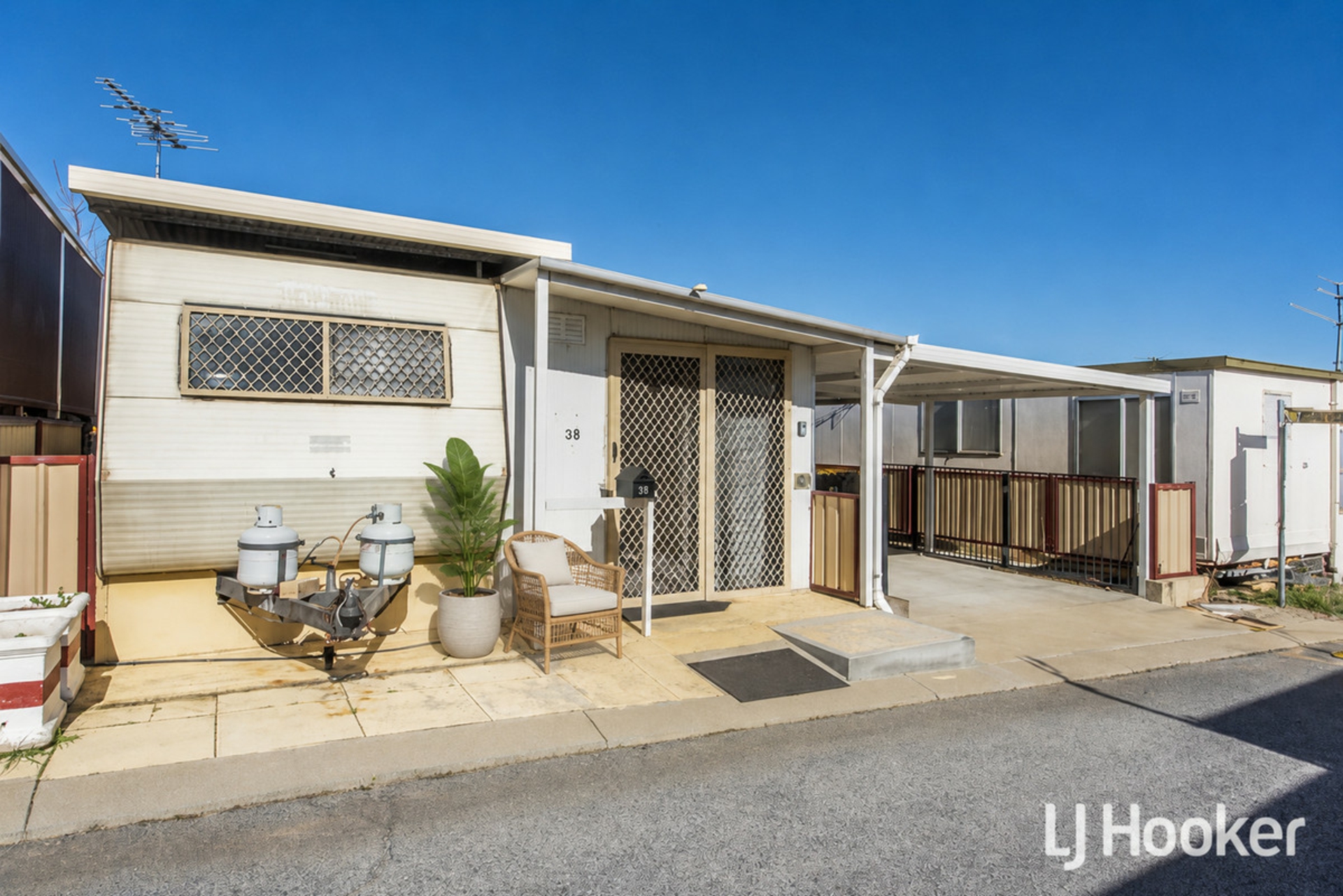38/1149 Old Coast Road — photo from LJ Hooker Mandurah