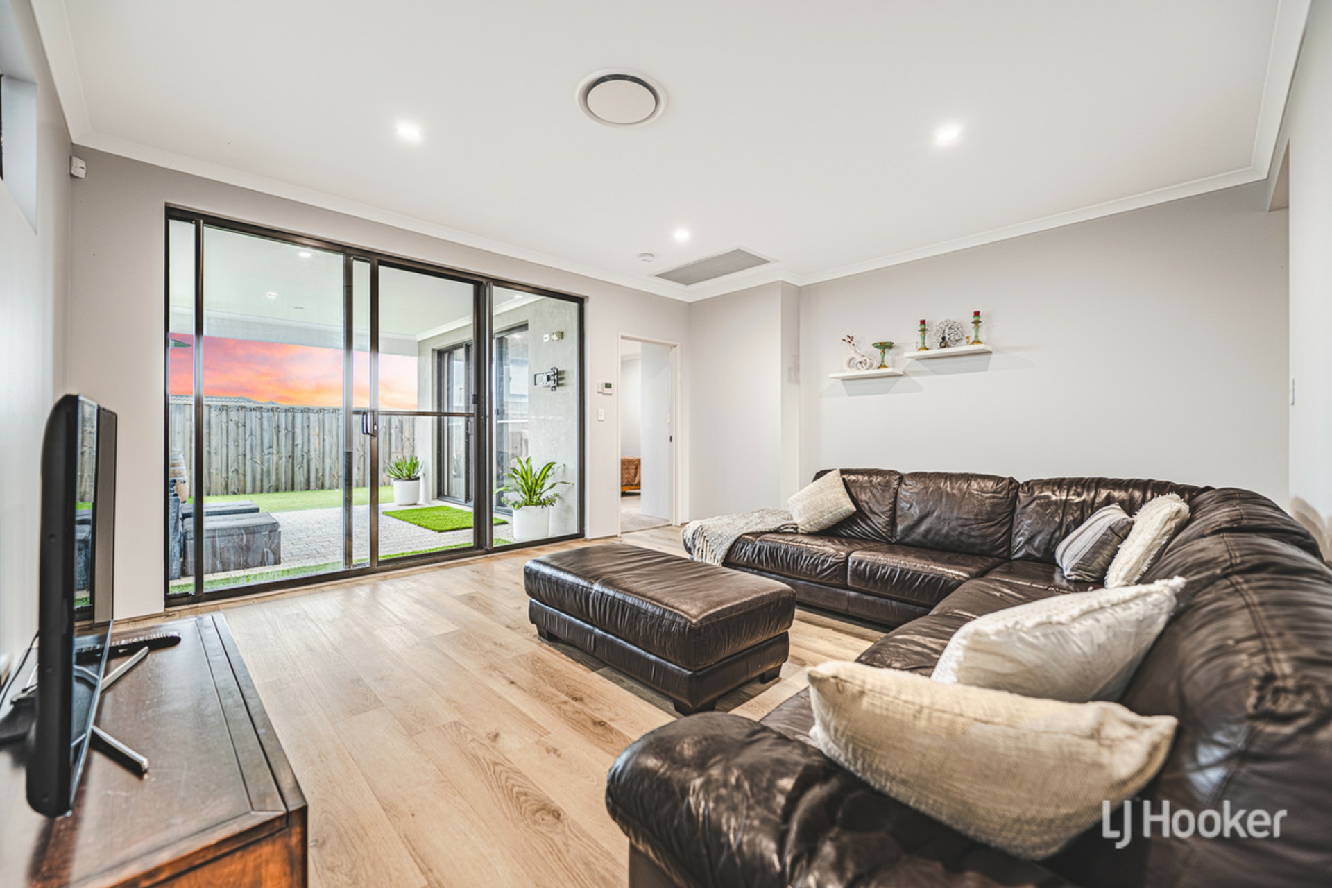 34 Acerosa Boulevard — photo 11 of 30