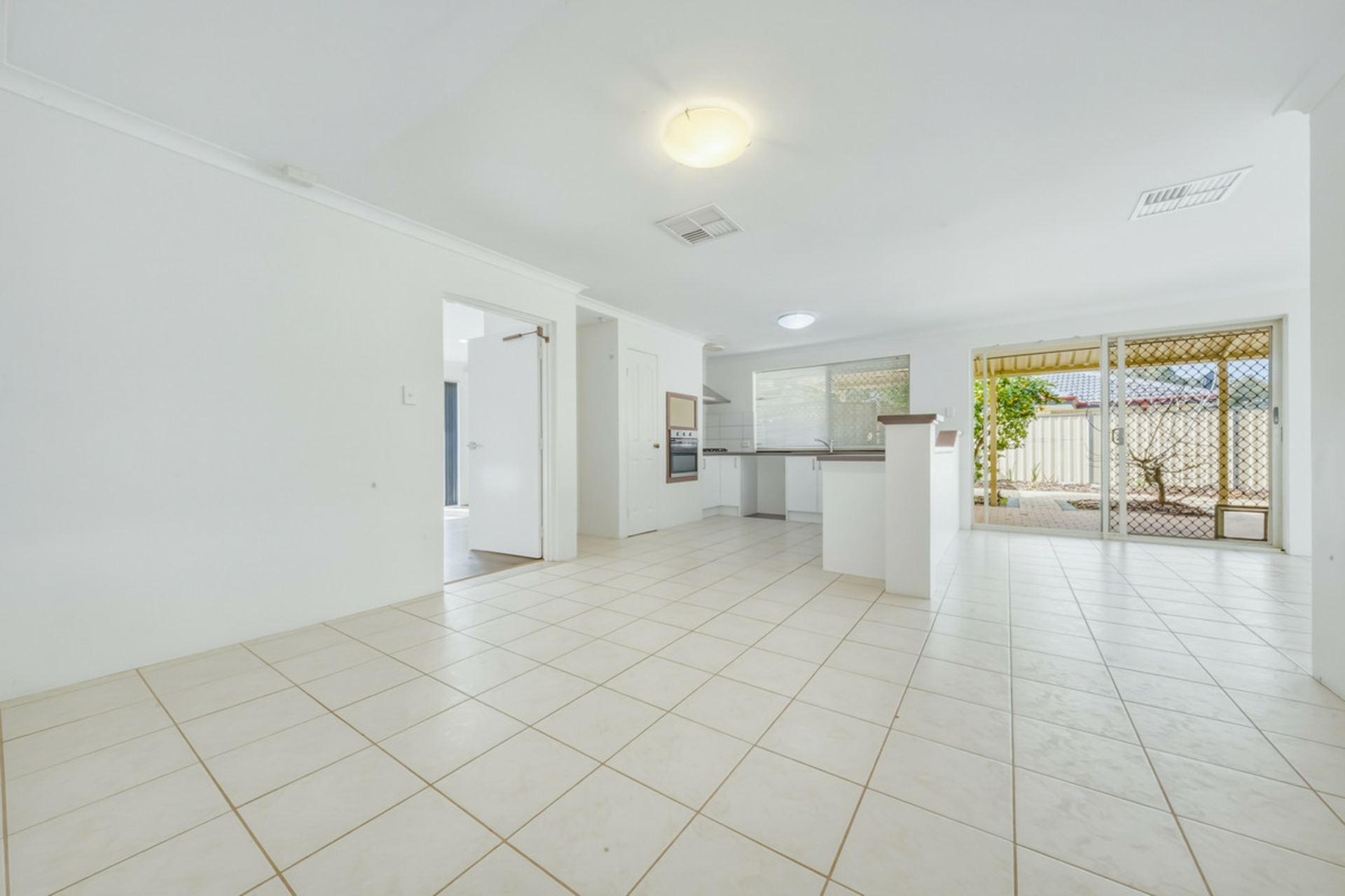 27 Murdoch Drive — photo 4 of 28