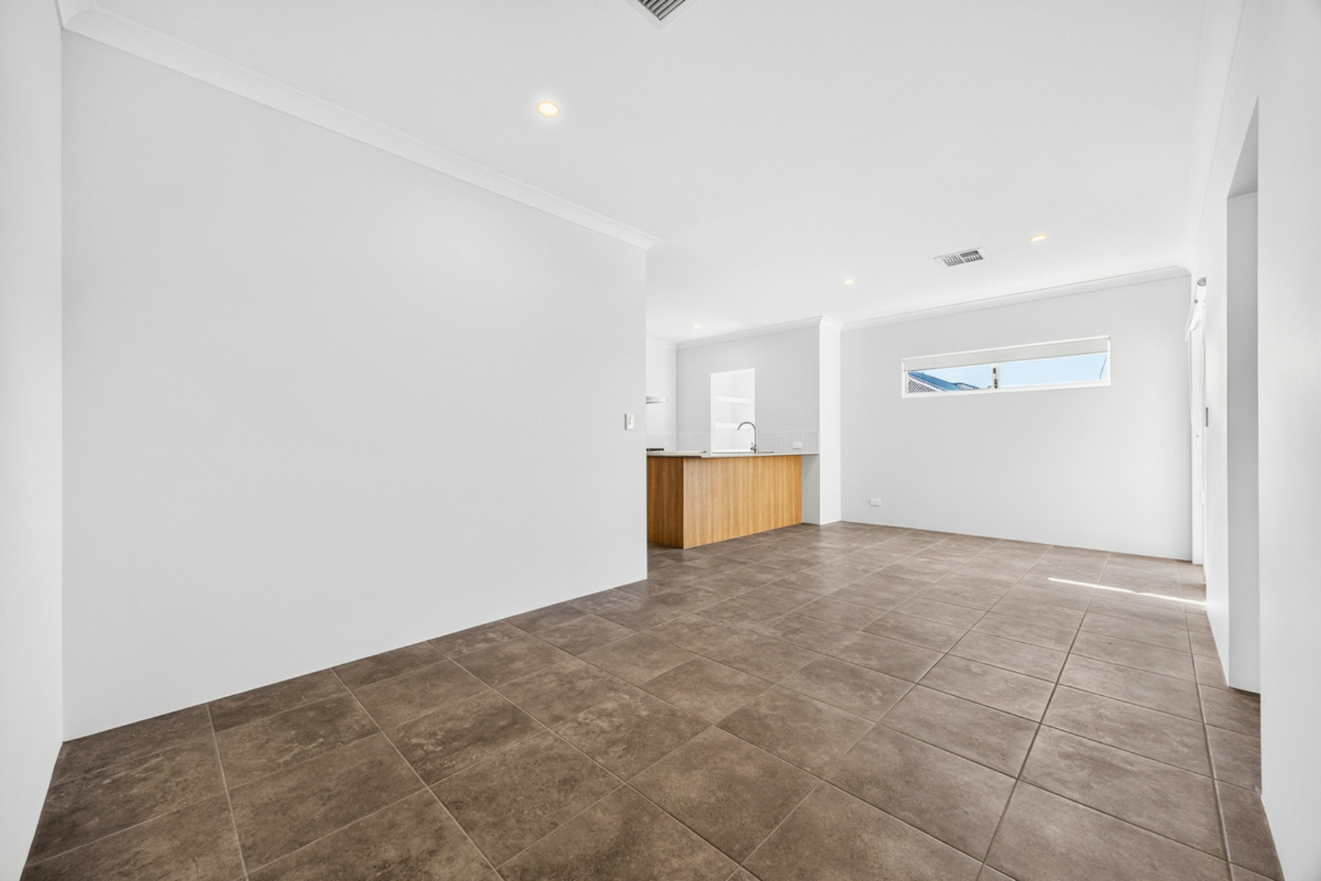 3 Tyrian Street — photo 2 of 19