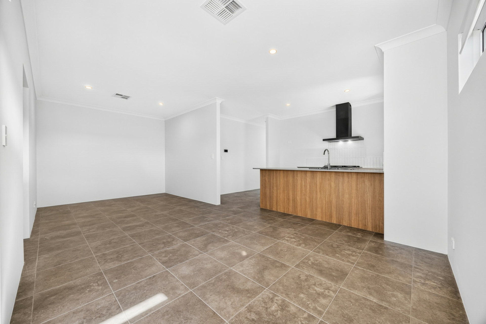 3 Tyrian Street — photo 3 of 19