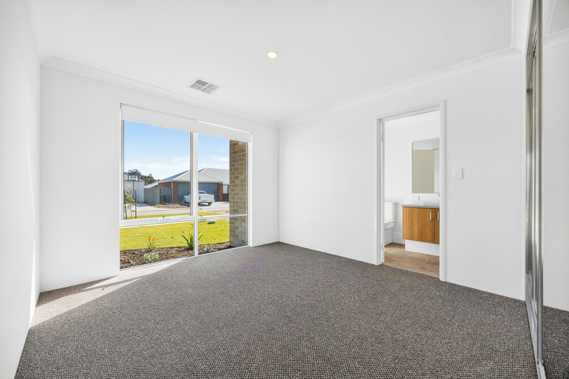 3 Tyrian Street — photo 10 of 19