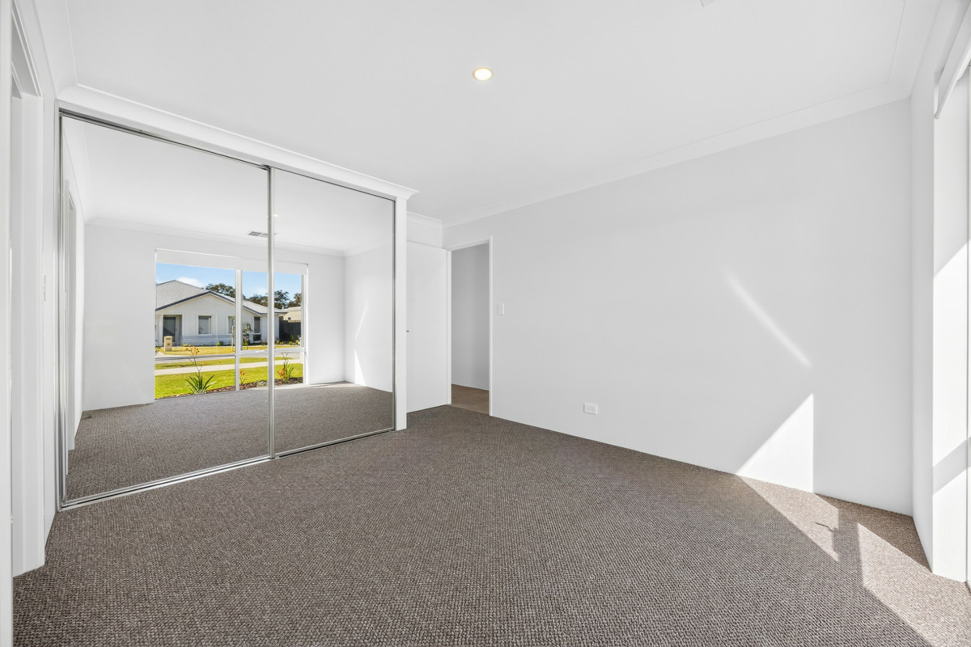 3 Tyrian Street — photo 11 of 19