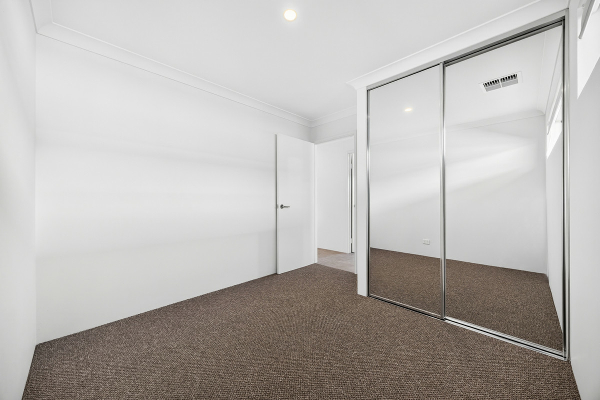 3 Tyrian Street — photo 15 of 19
