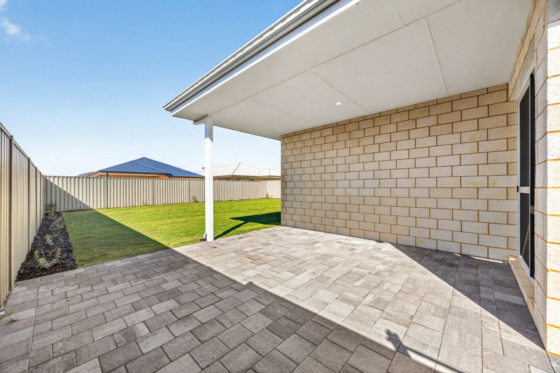 3 Tyrian Street — photo 18 of 19