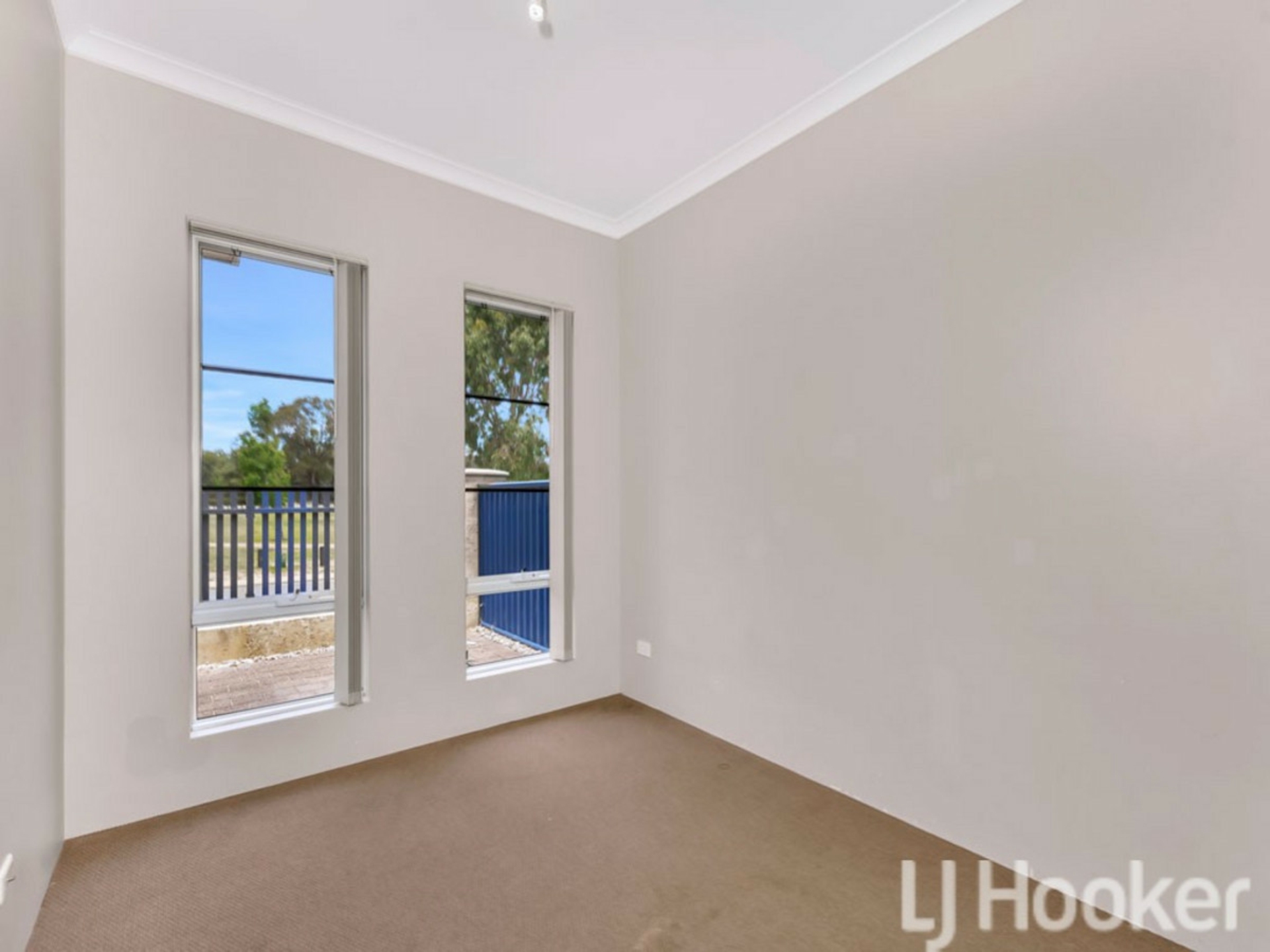 22 Altham Grove — photo 3 of 23