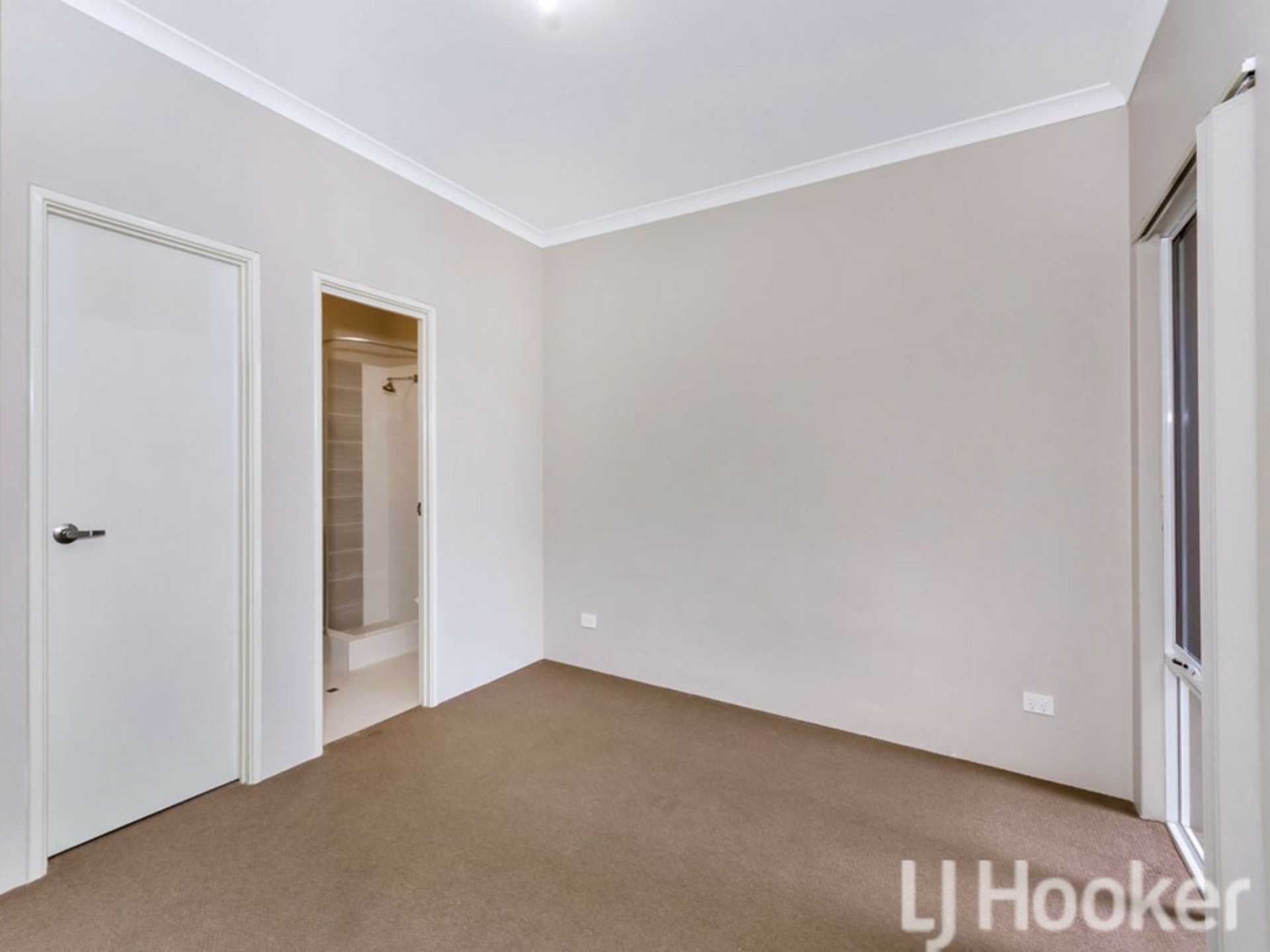 22 Altham Grove — photo 4 of 23
