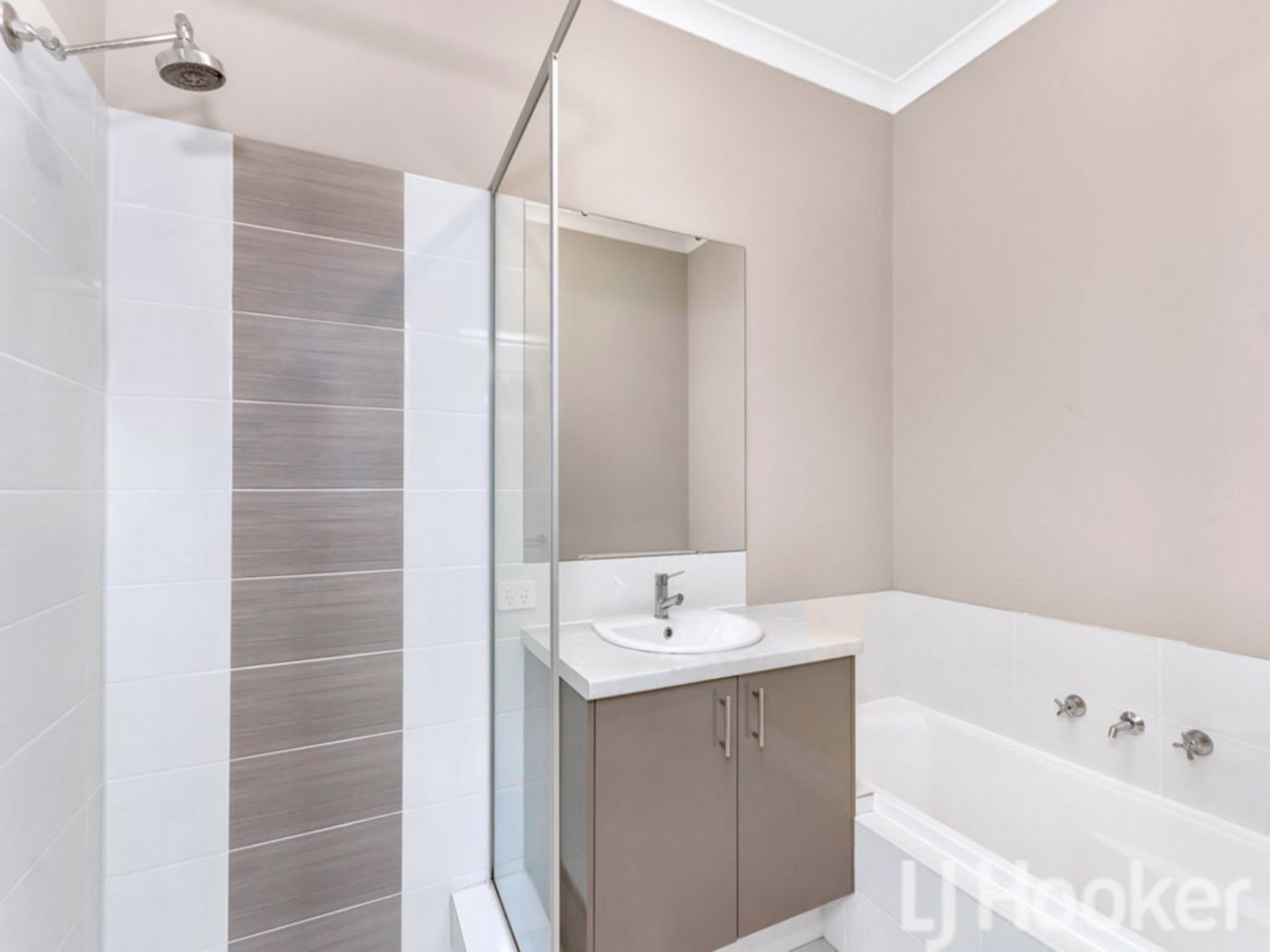 22 Altham Grove — photo 7 of 23