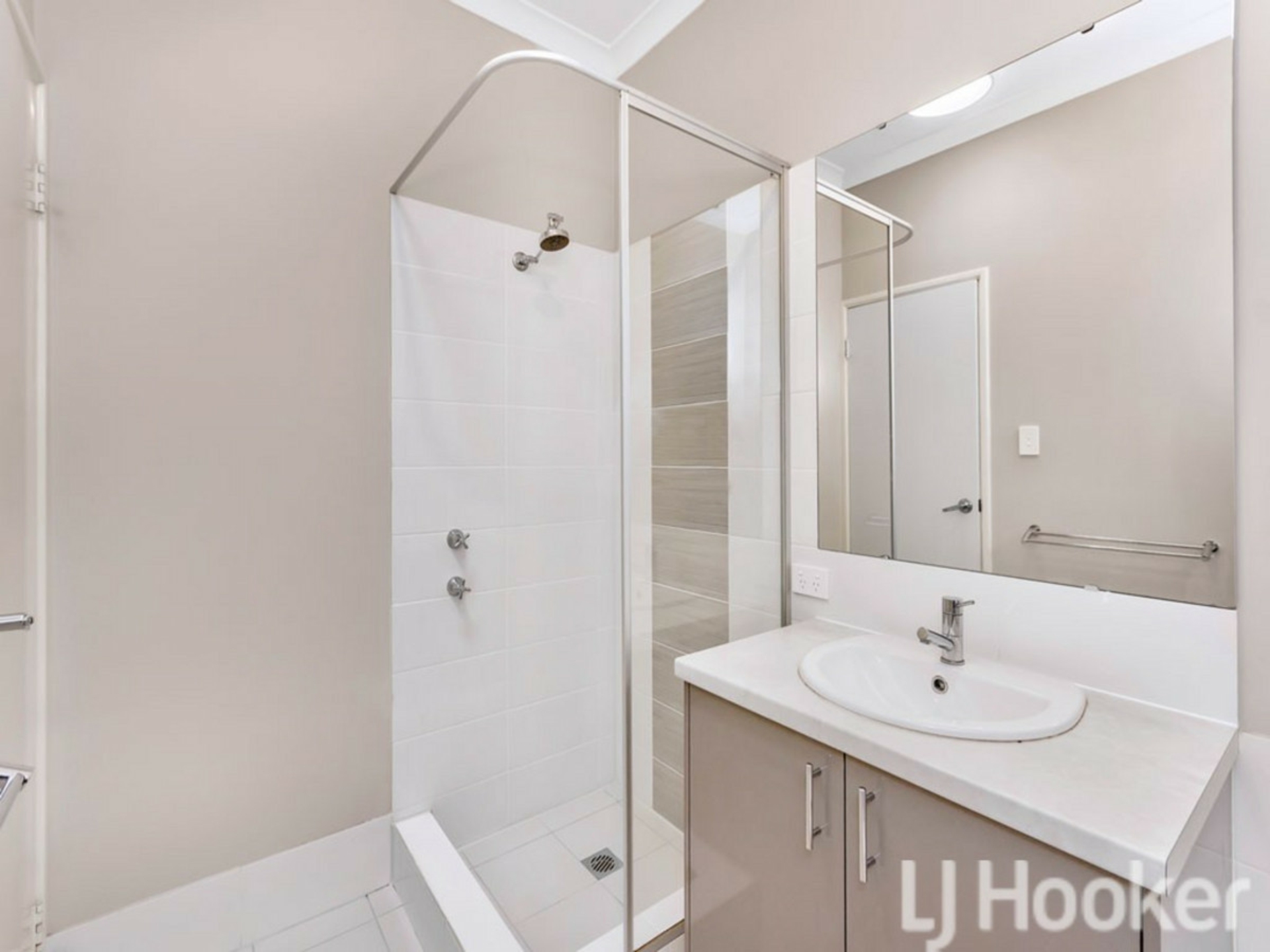 22 Altham Grove — photo 8 of 23