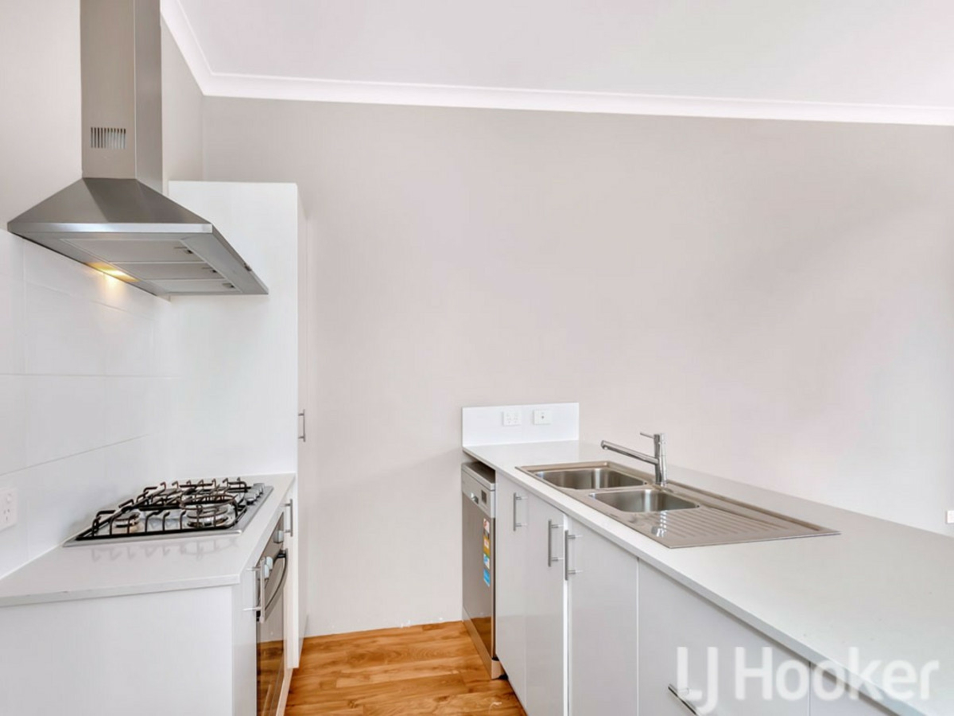 22 Altham Grove — photo 14 of 23