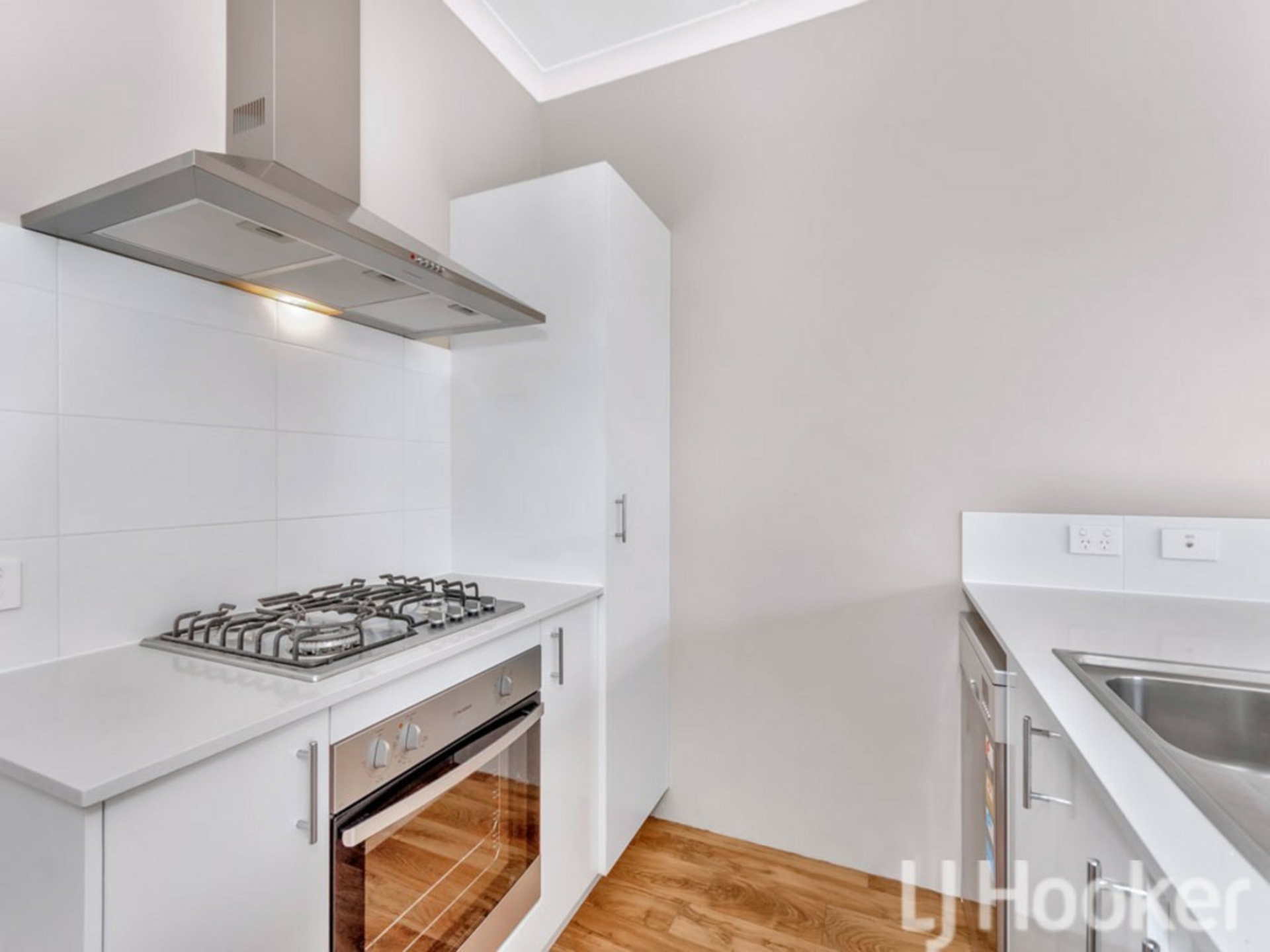 22 Altham Grove — photo 15 of 23