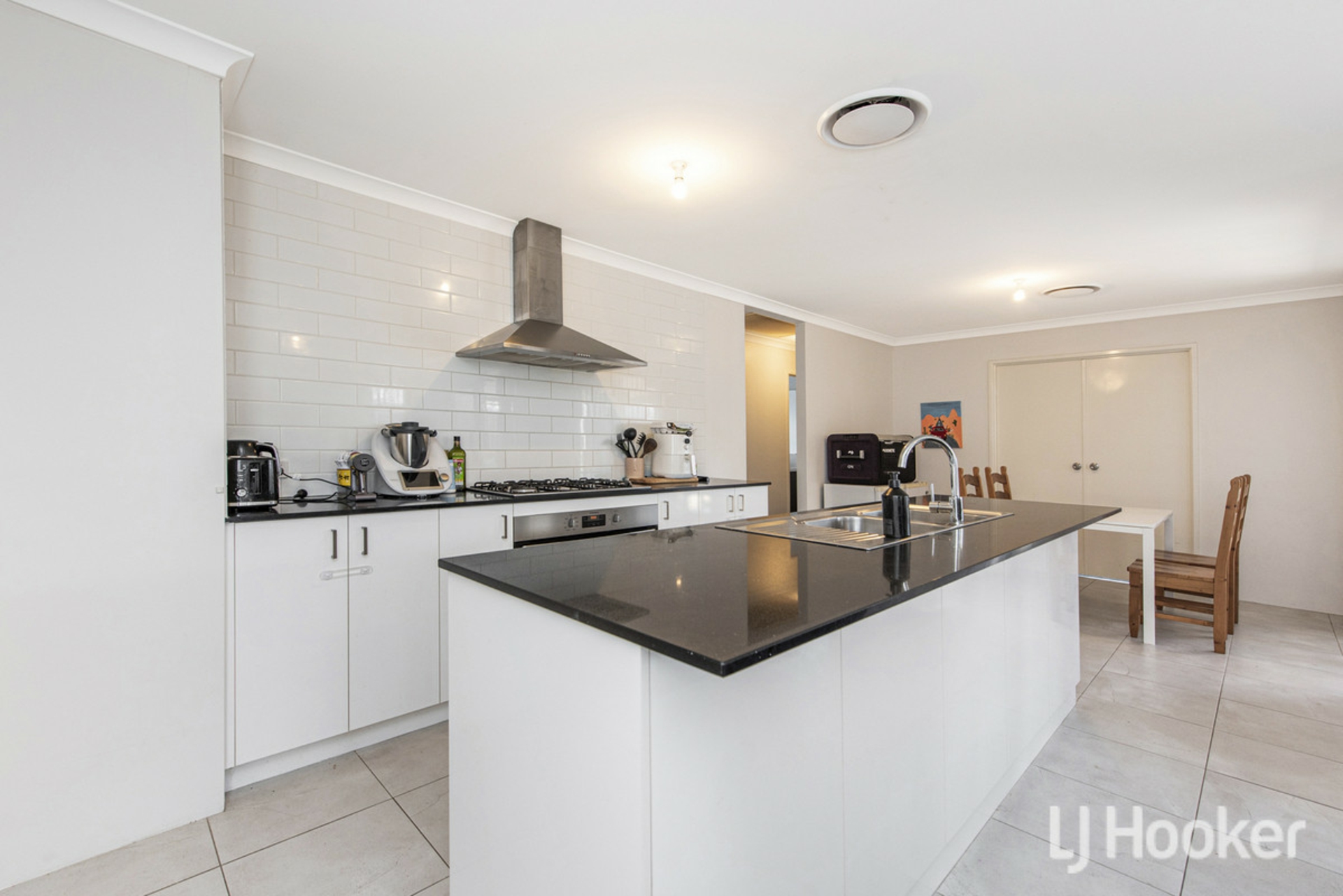 14 Langley Street — photo 9 of 24