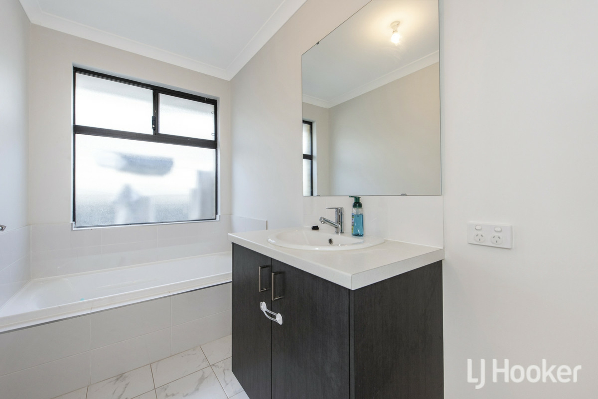 14 Langley Street — photo 18 of 24