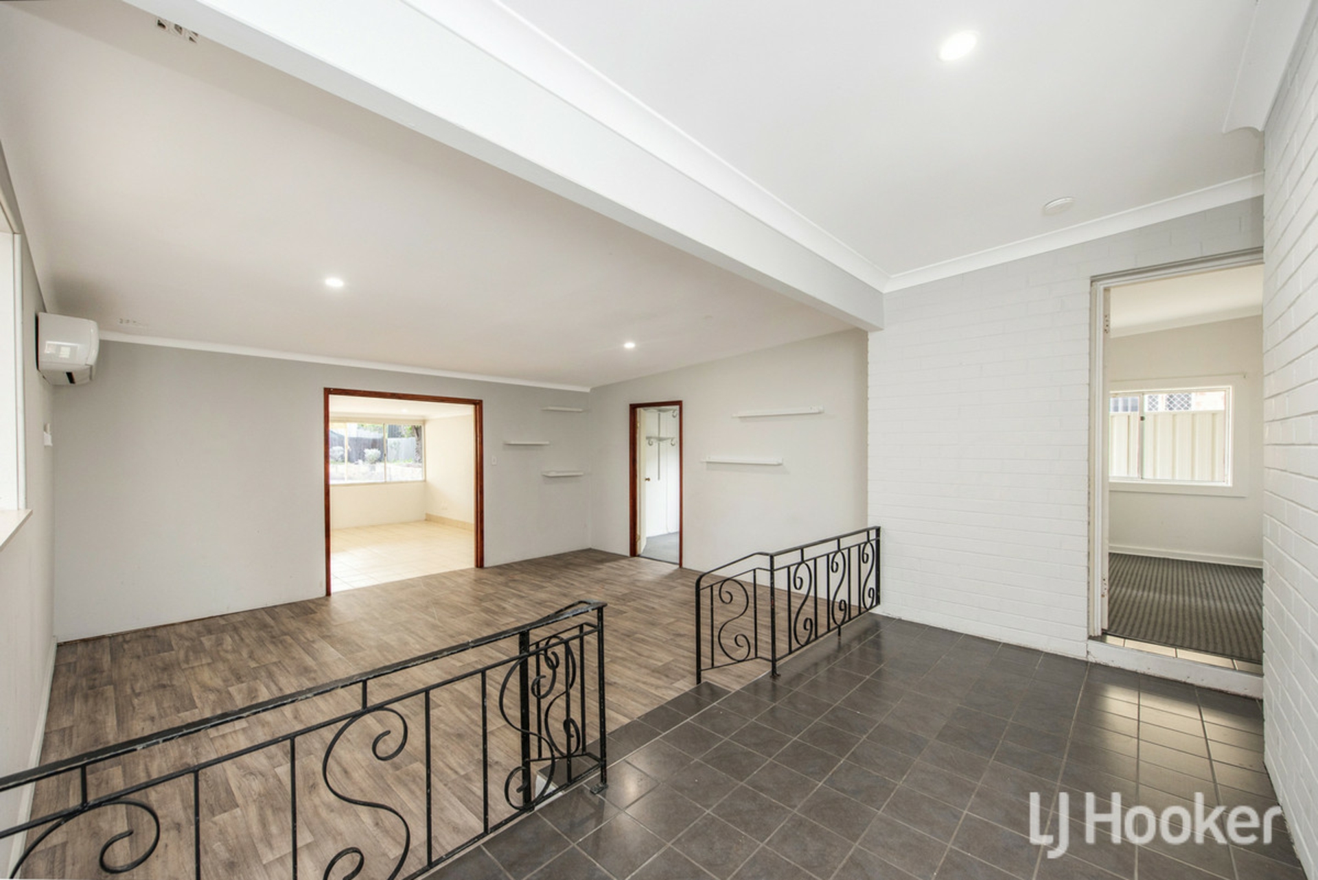 11 Challenger Road — photo 3 of 26