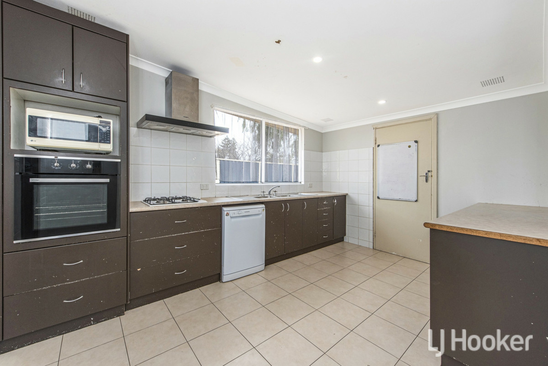 11 Challenger Road — photo 4 of 26