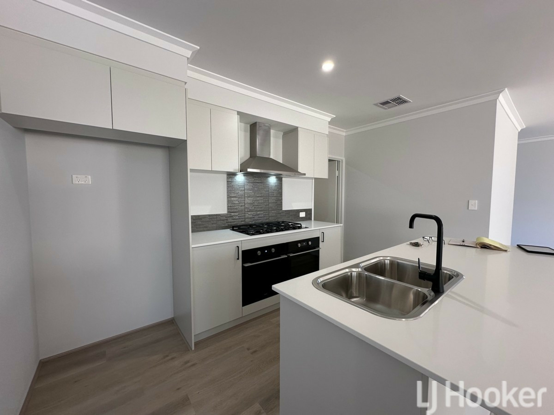 10 Bolsa Road — photo 11 of 19