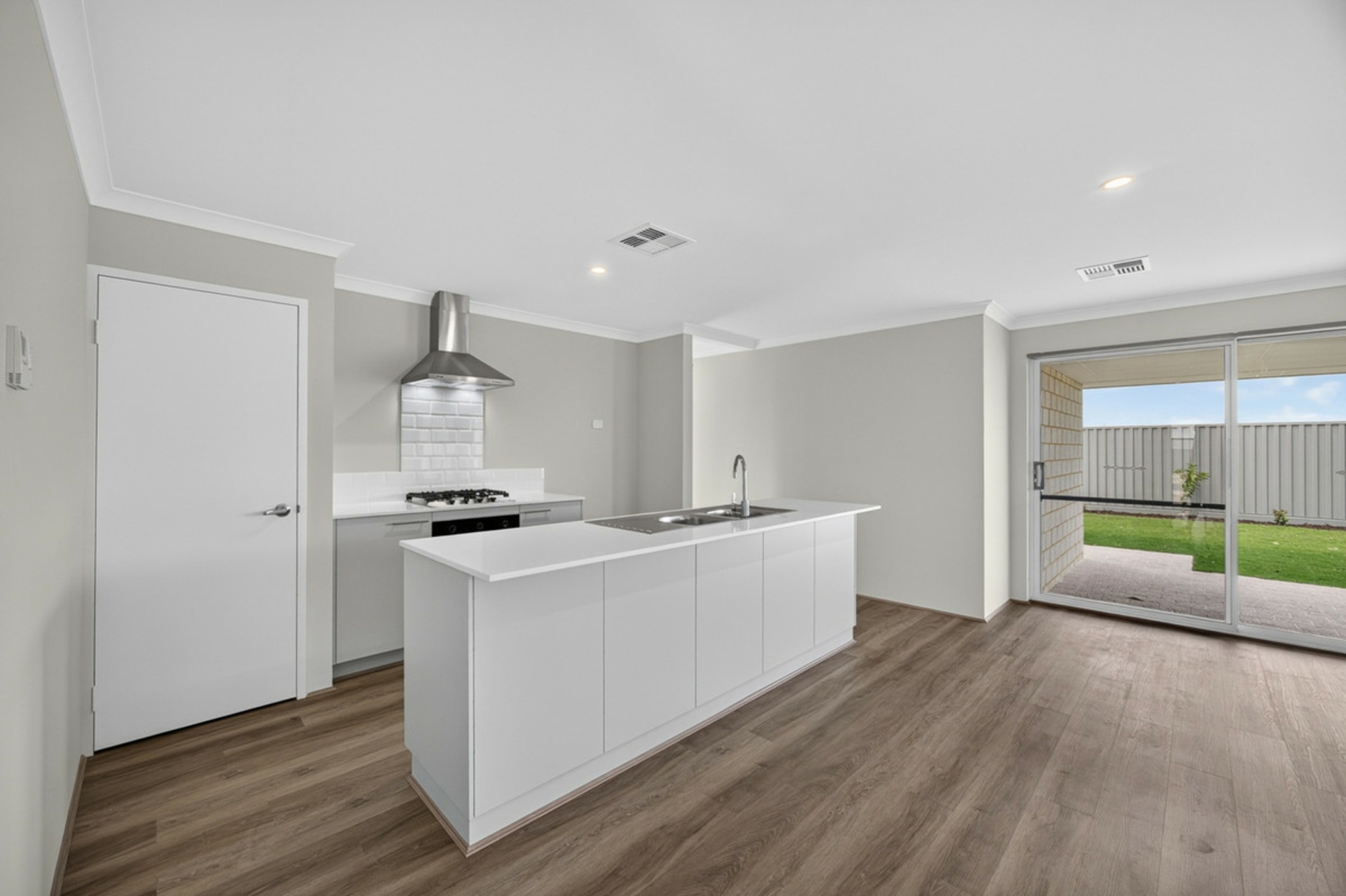 19 Rosewood Avenue — photo 4 of 18