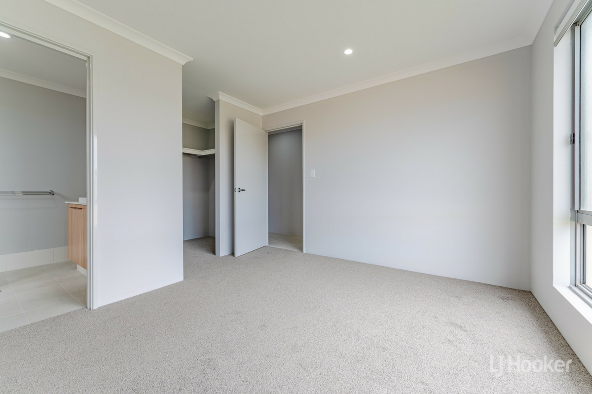 12 Arno Way — photo 2 of 12