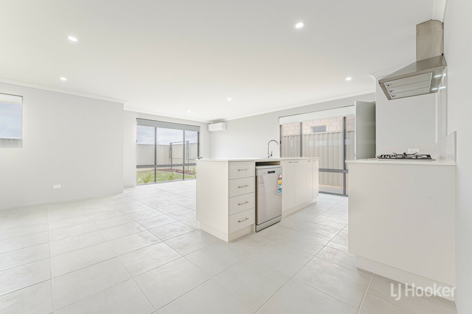 12 Arno Way — photo 8 of 12