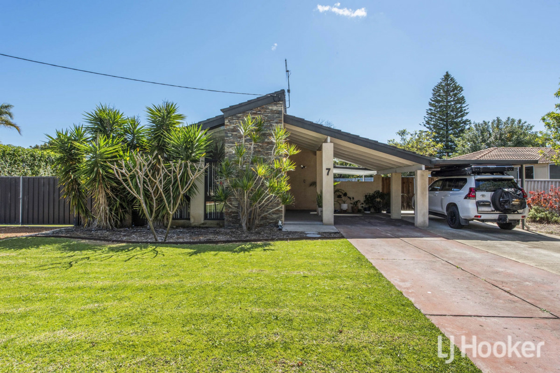 7 Kooljack Street — photo from LJ Hooker Mandurah