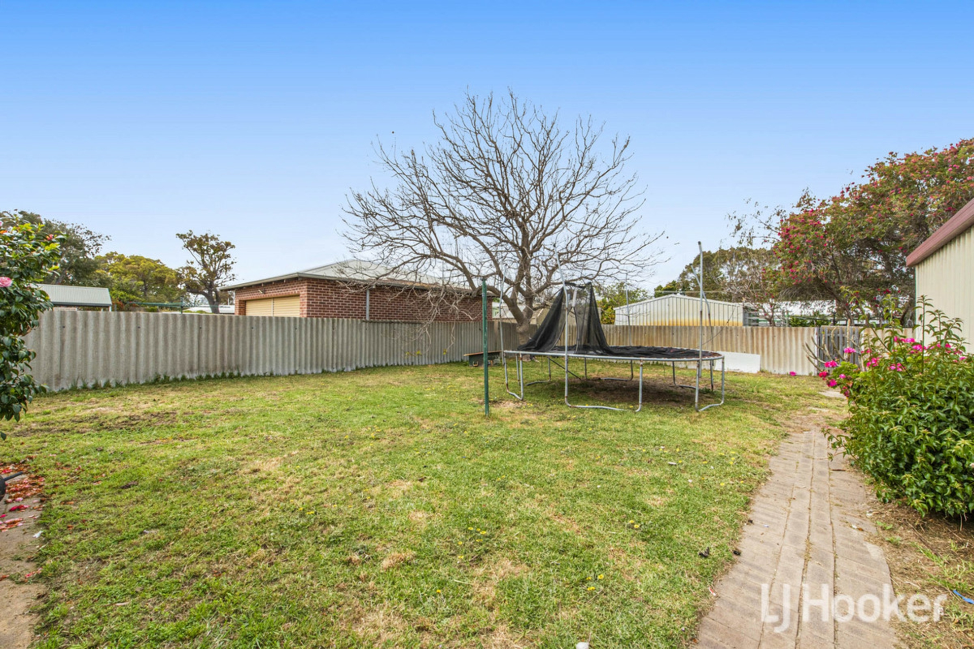 19 Casilda Street — photo 10 of 11