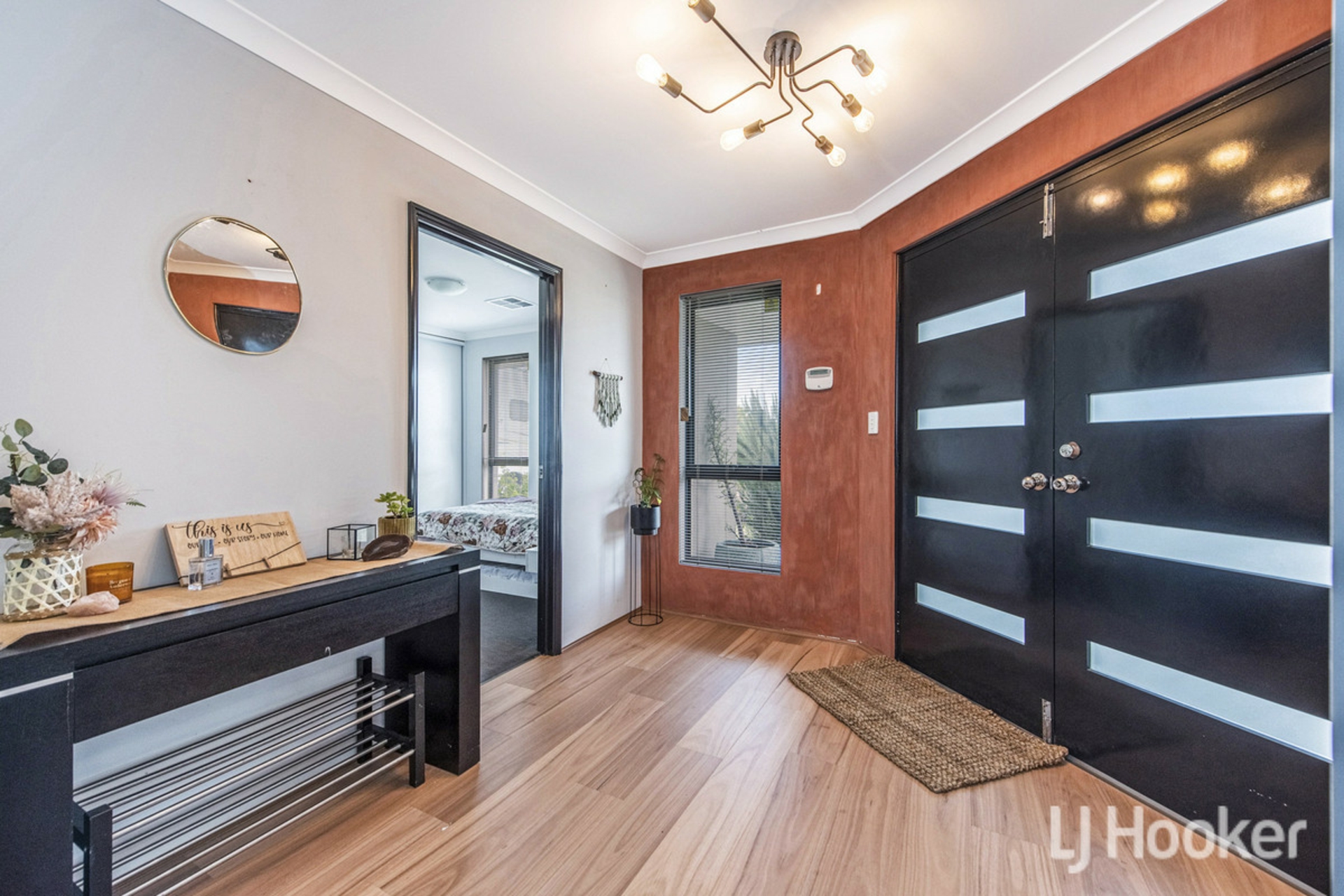 20 Wayside Court — photo 2 of 30