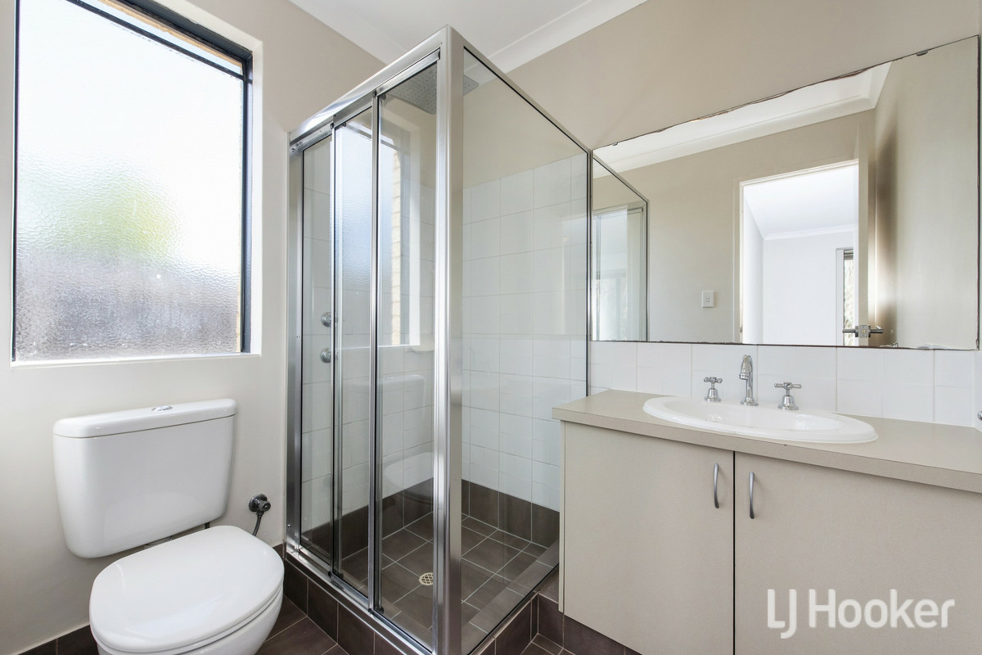 70 Chatsworth Drive — photo 6 of 27