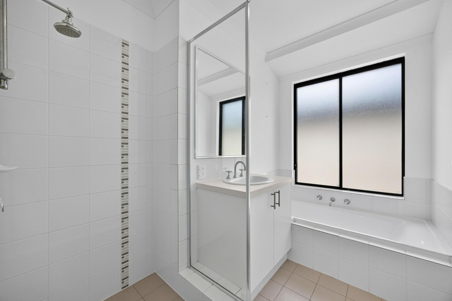32 Longmeadow Vista — photo 11 of 17