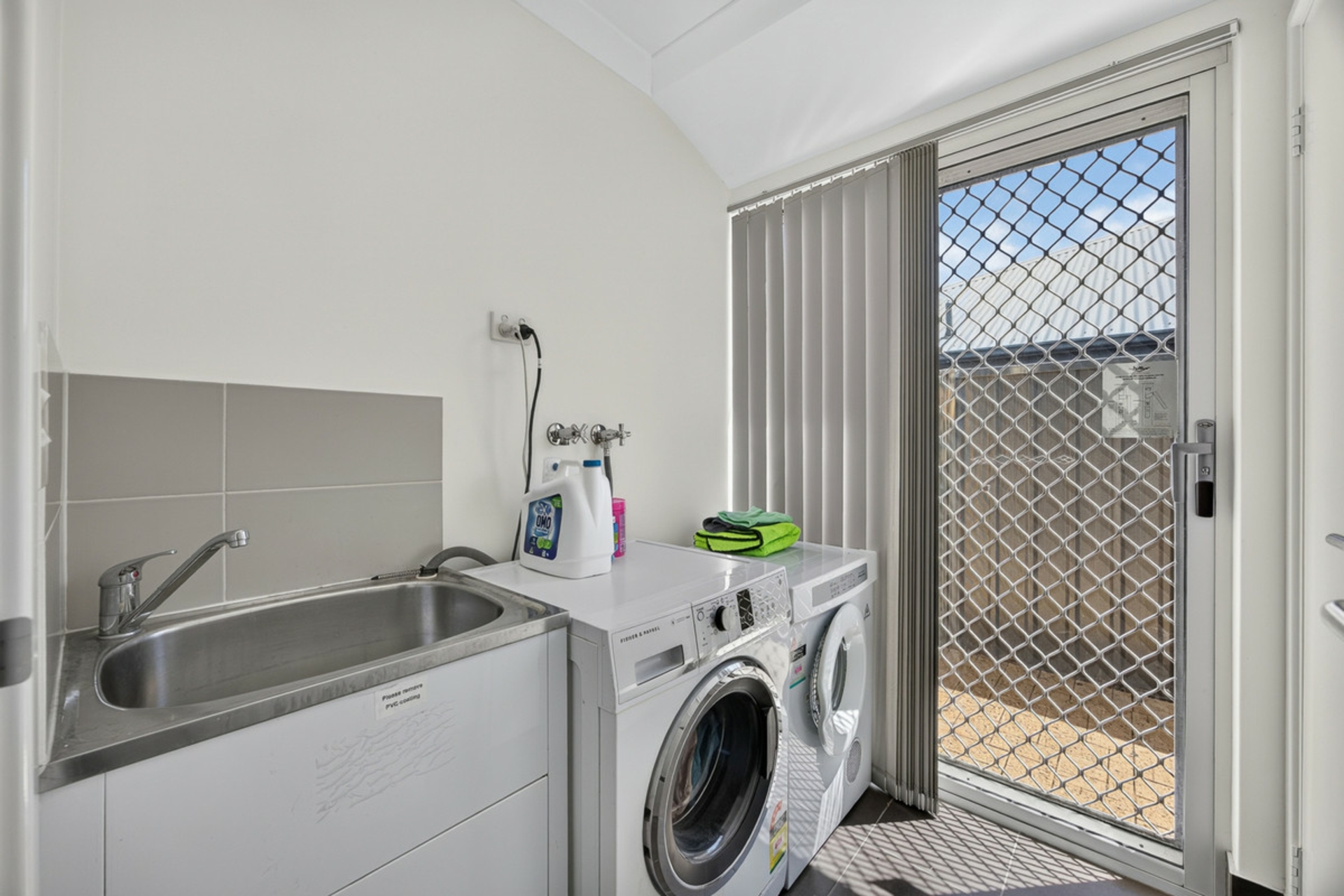 40 Dunning Street — photo 15 of 17