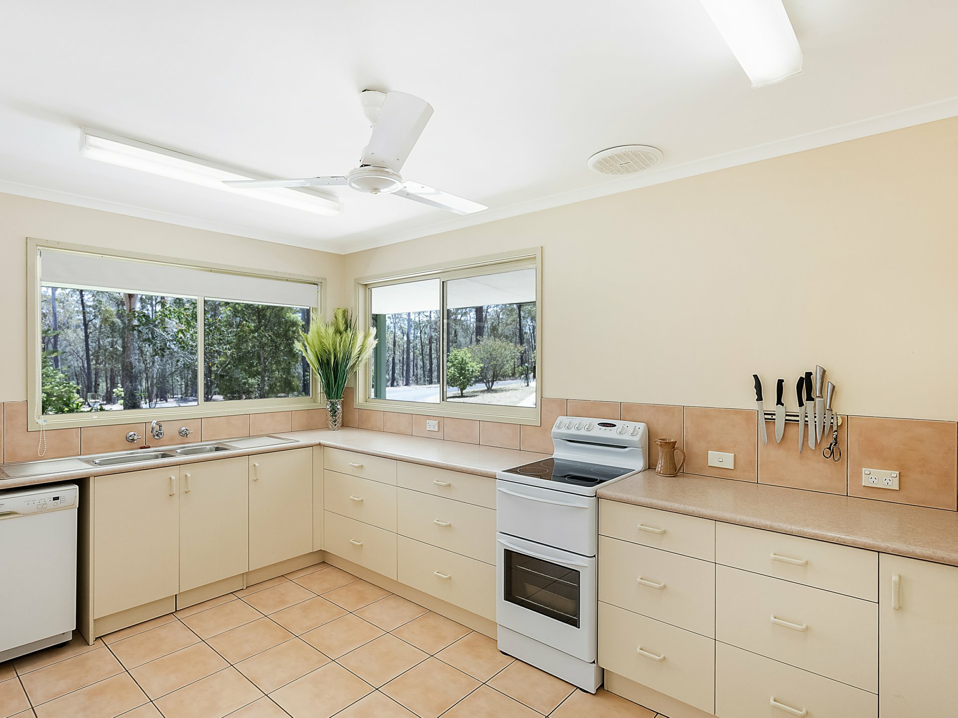 1804 Sapphire Coast Drive, KALARU