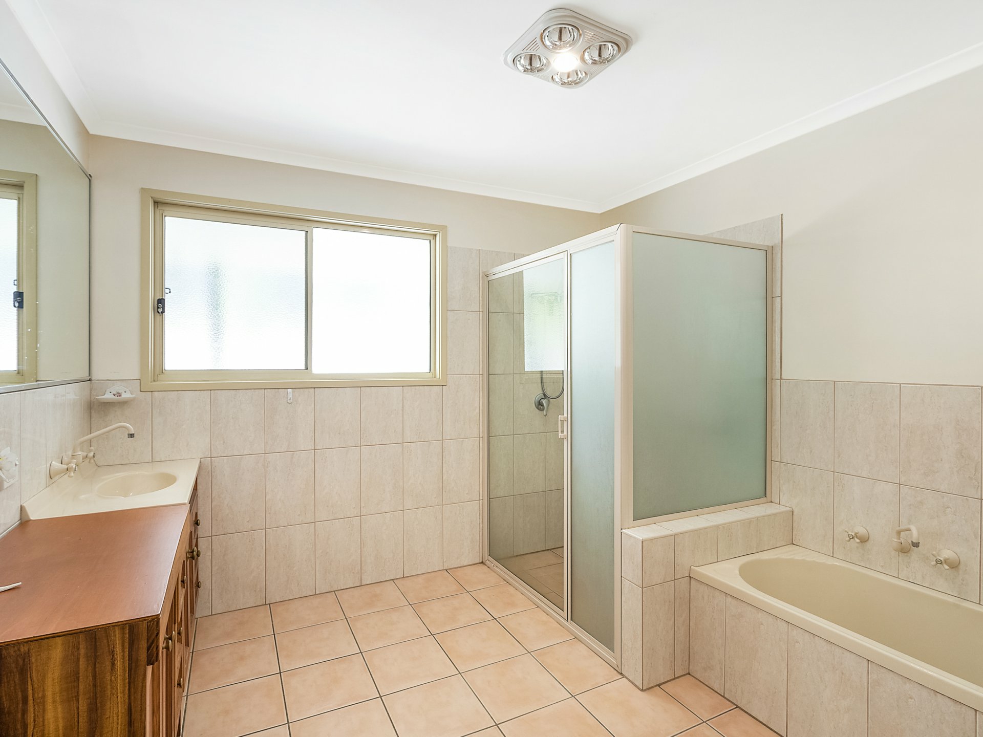 1804 Sapphire Coast Drive, KALARU