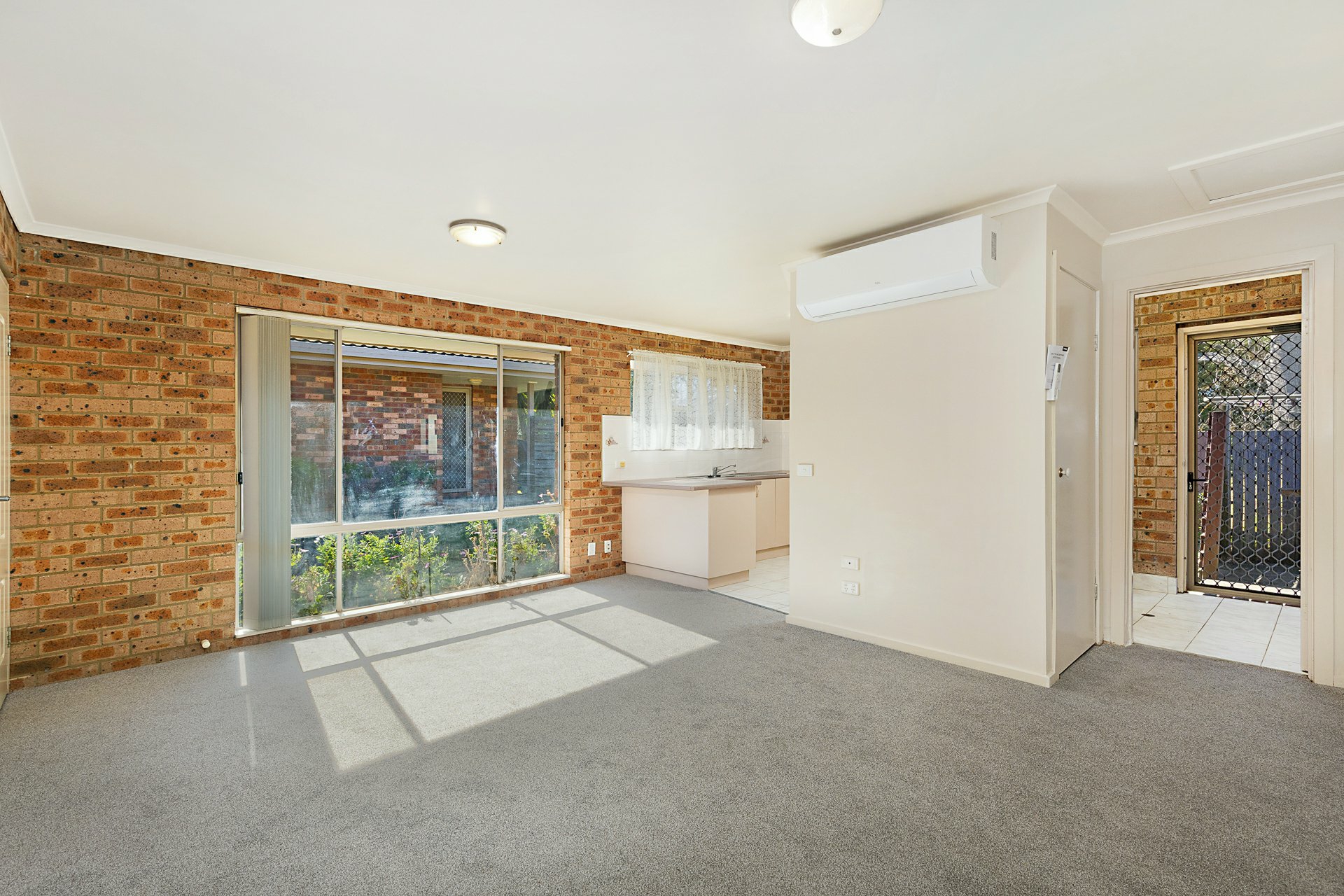 6/16-18 Little Bega Street — photo 4 of 14