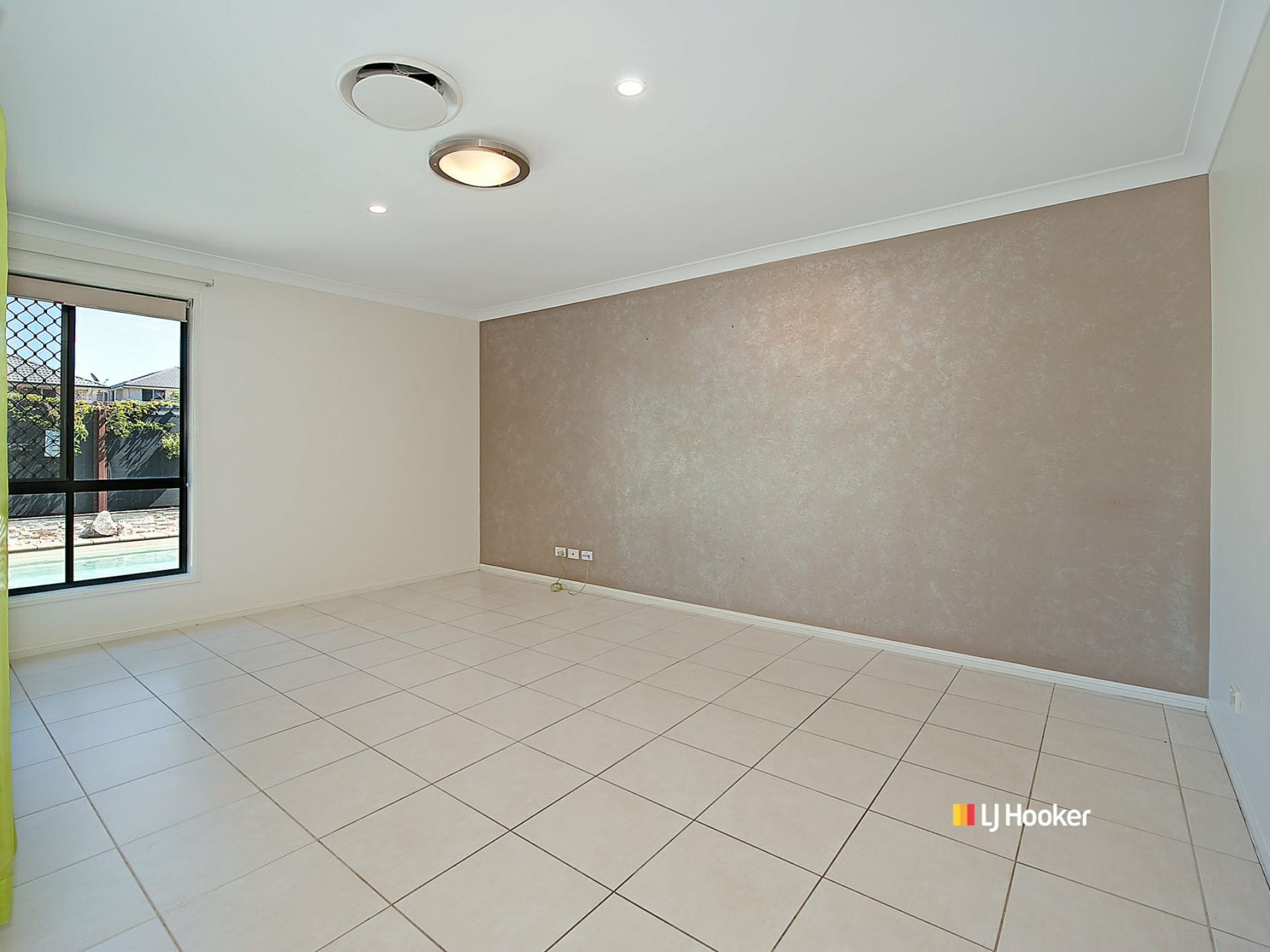 10 Seabiscuit Crescent, KALLANGUR