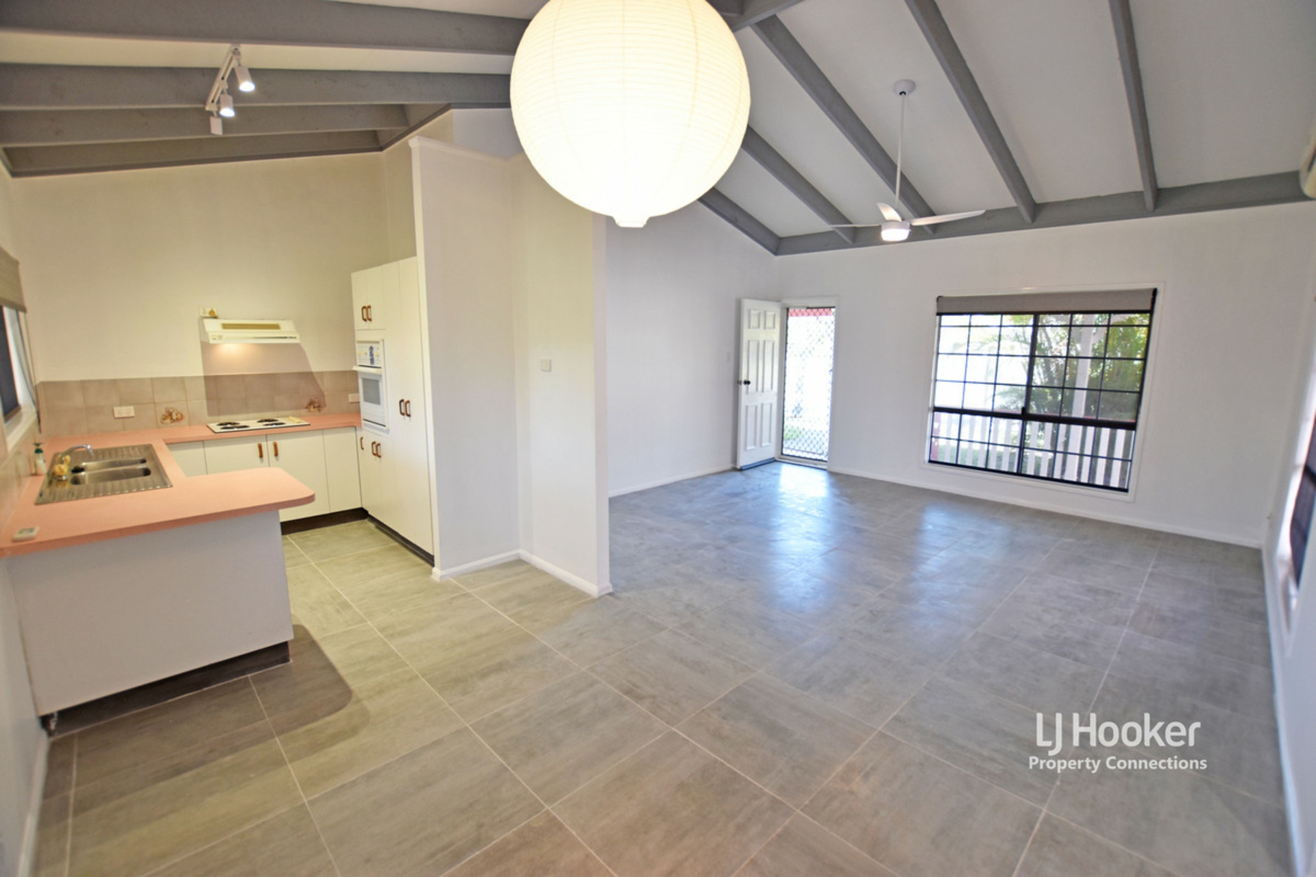 1 Emily Court, DECEPTION BAY