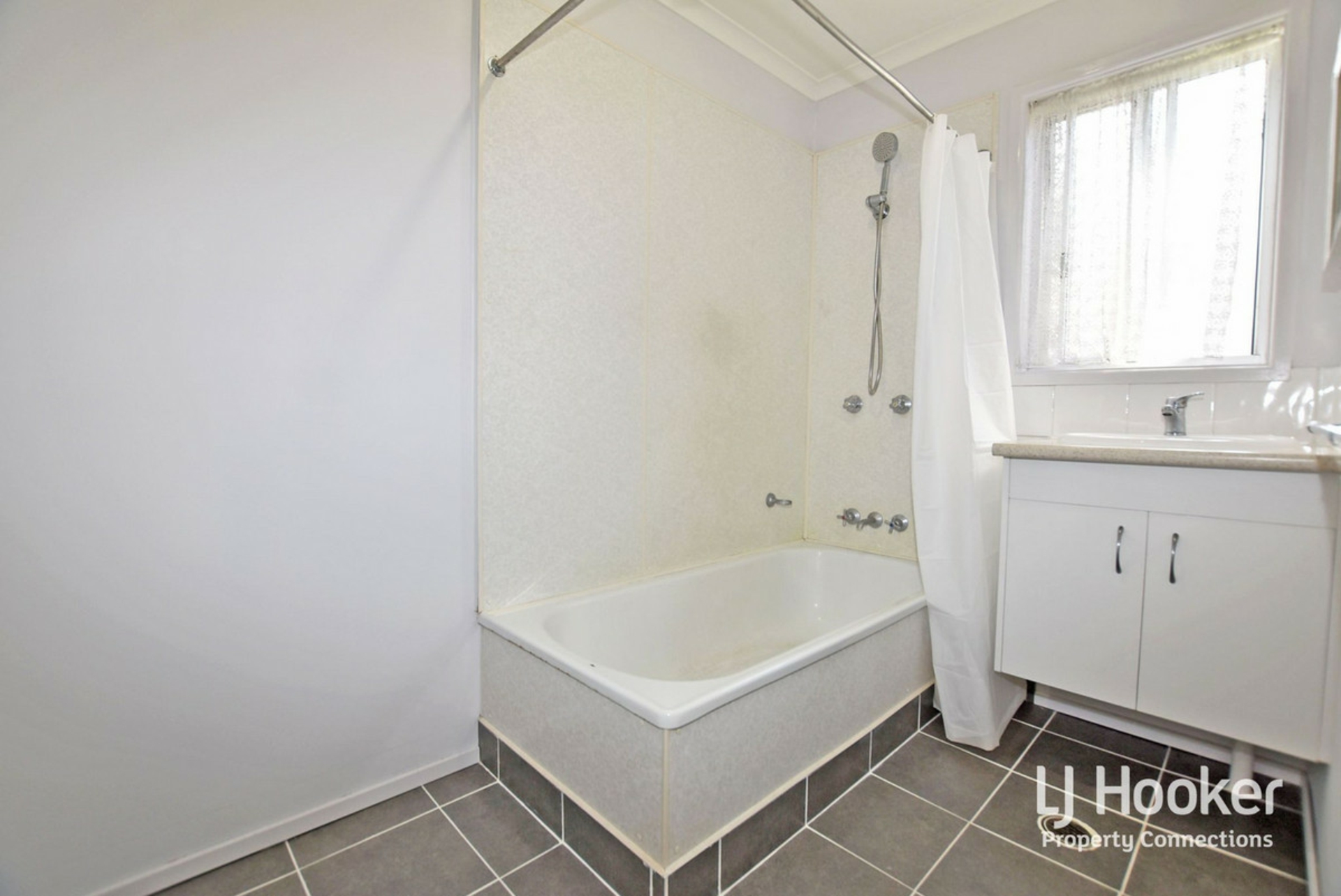 33 Donowain Drive, DECEPTION BAY