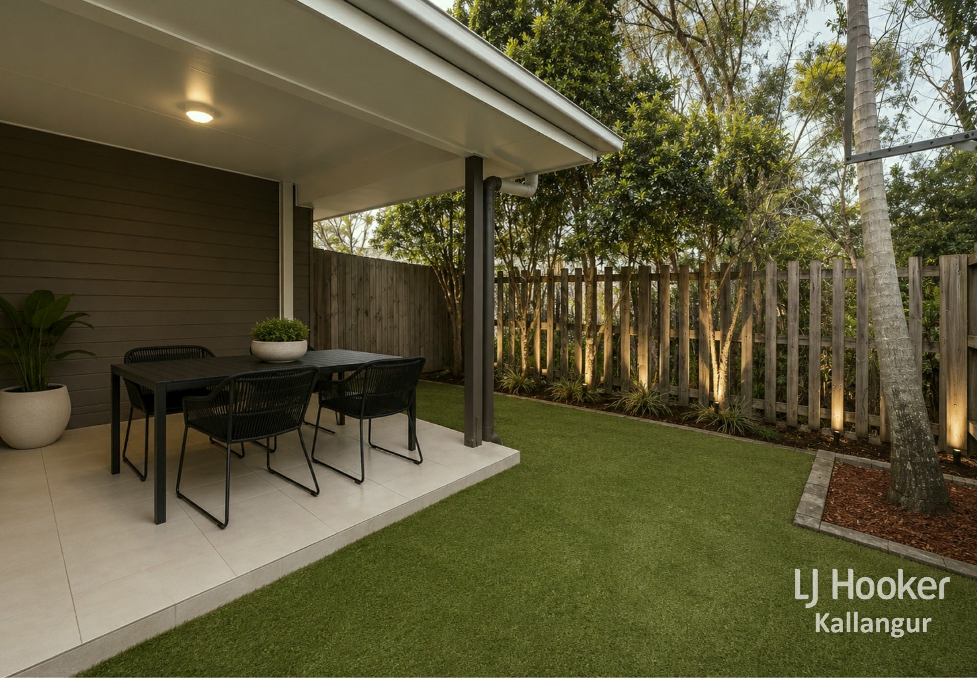 10/21 Leigh Crescent — photo 13 of 16