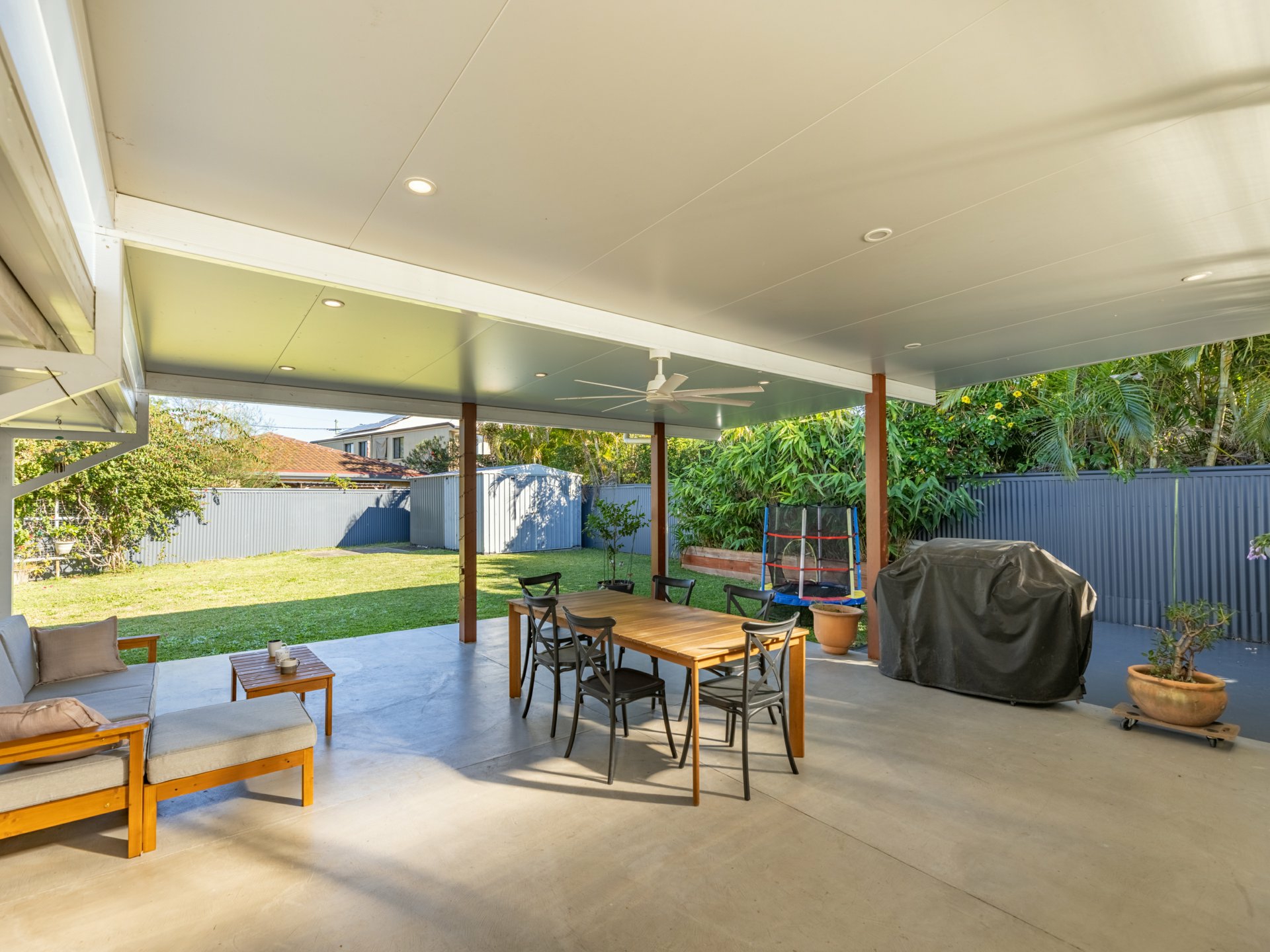 8 Arrakune Crescent — photo 2 of 23