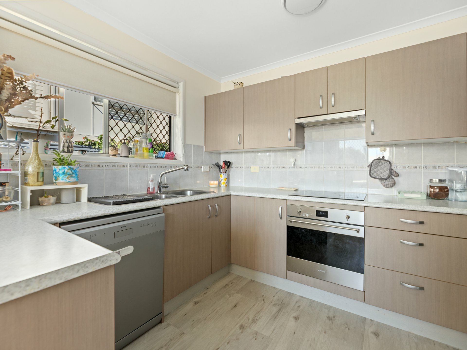 8 Arrakune Crescent — photo 3 of 23