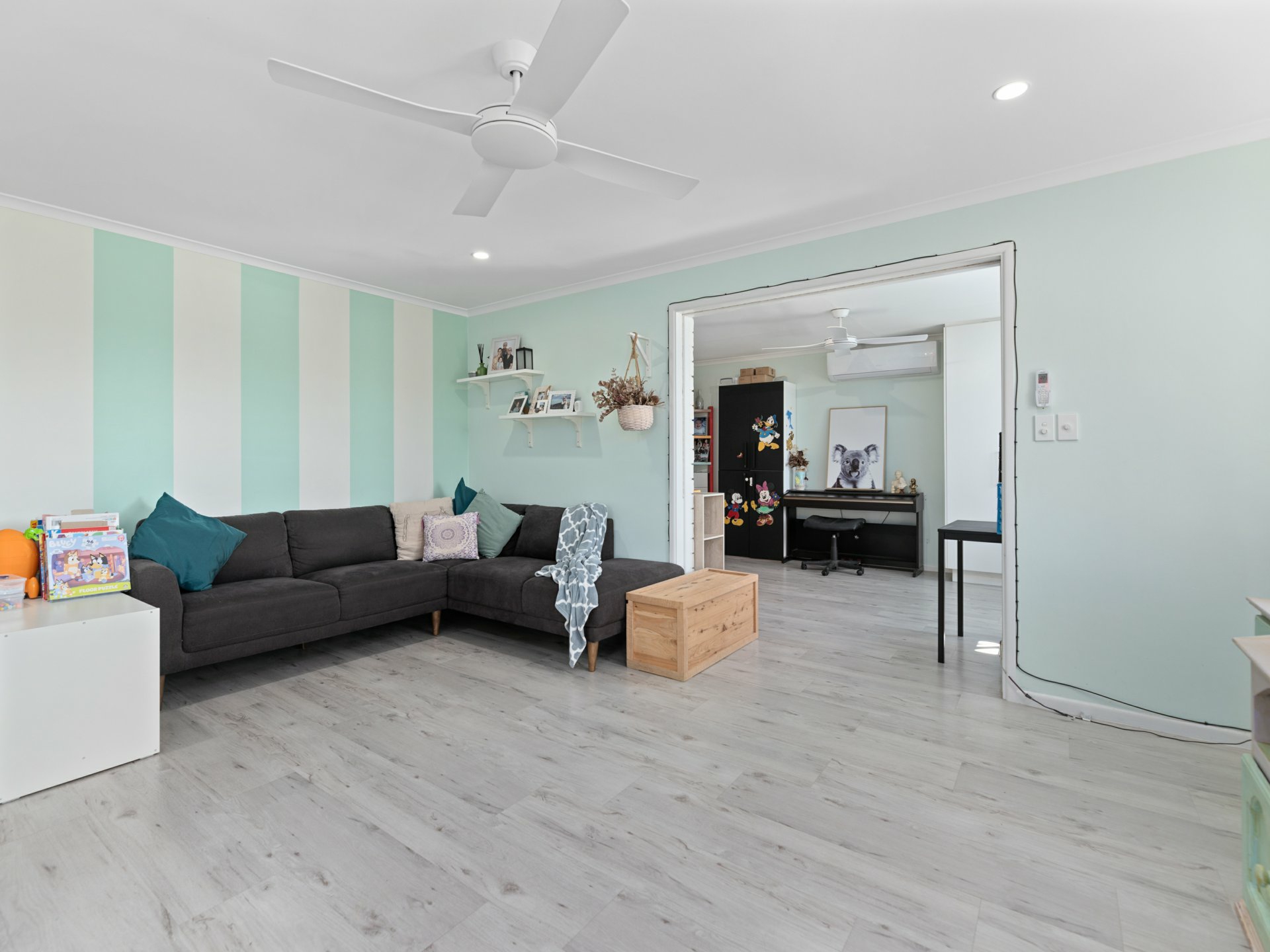 8 Arrakune Crescent — photo 4 of 23