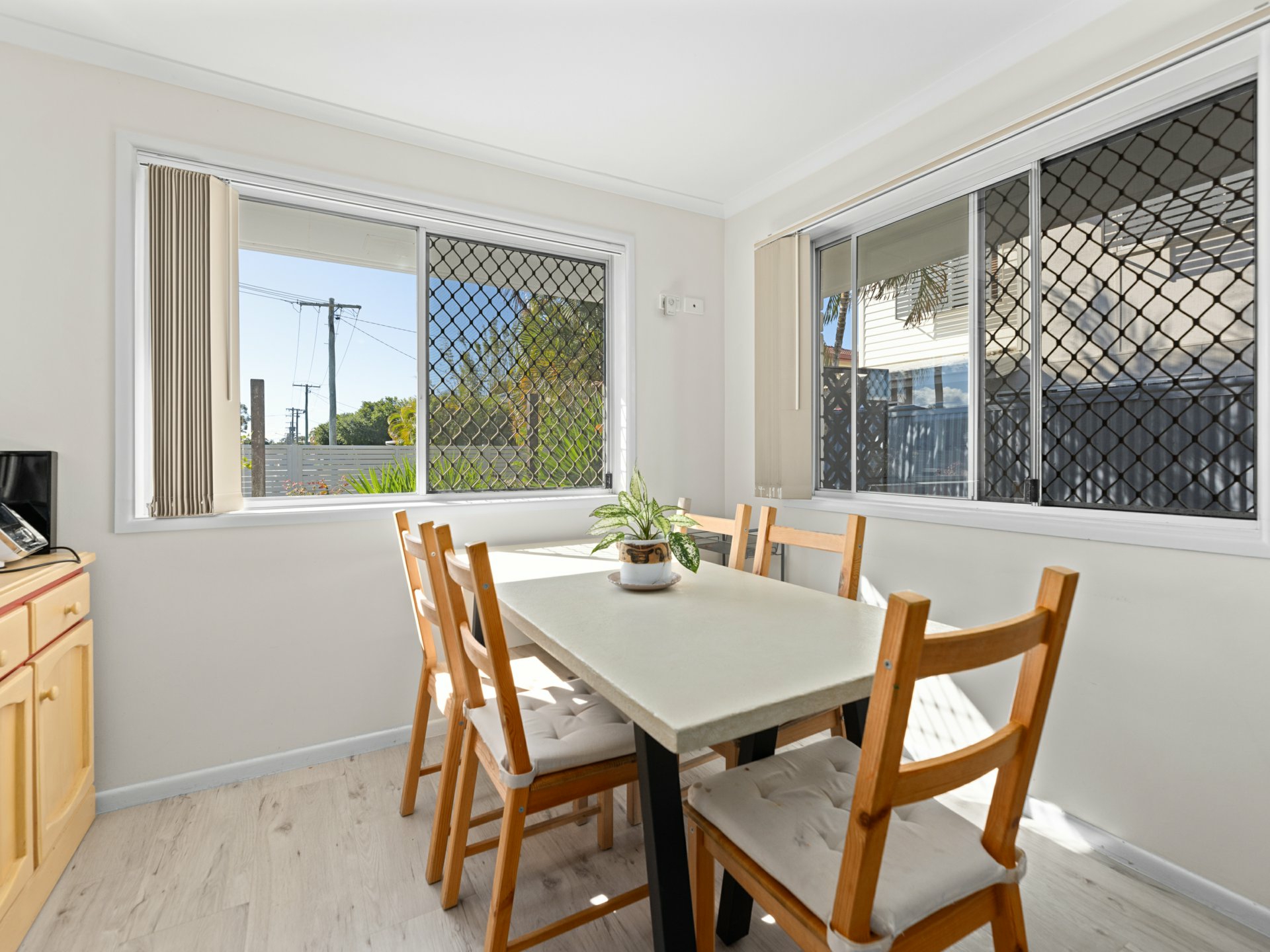 8 Arrakune Crescent — photo 6 of 23