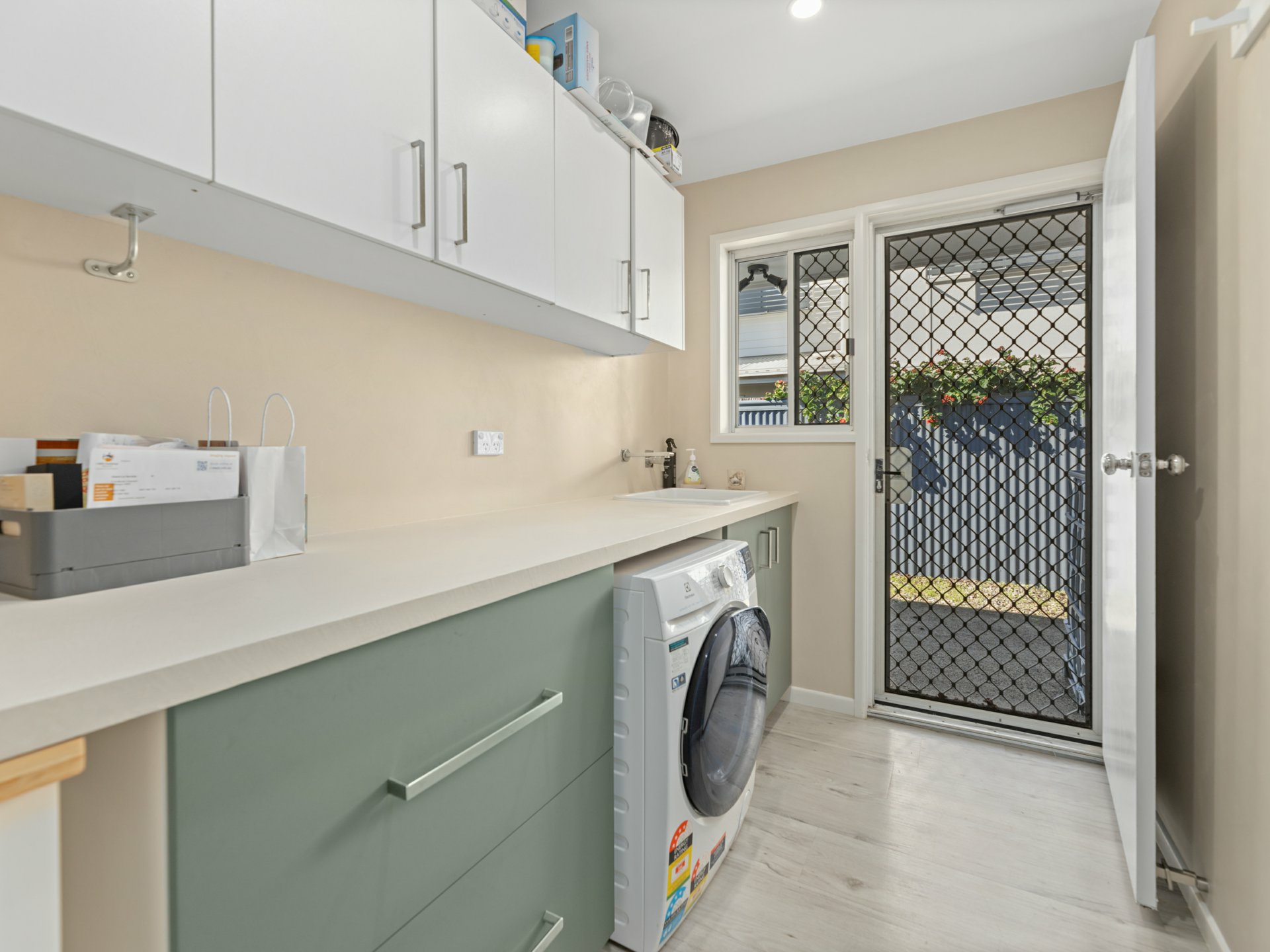 8 Arrakune Crescent — photo 12 of 23