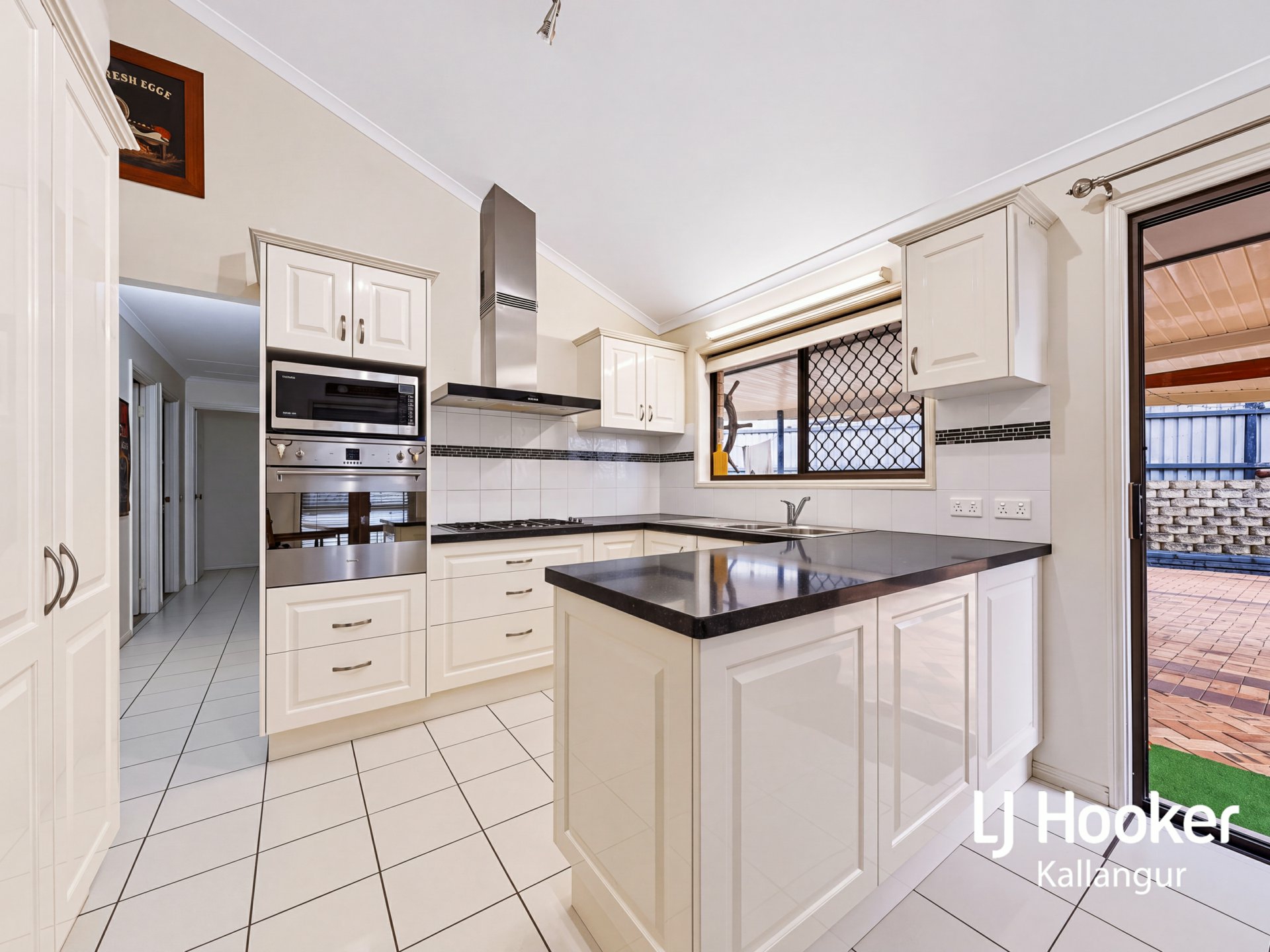 5 Stacey Court — photo 4 of 16