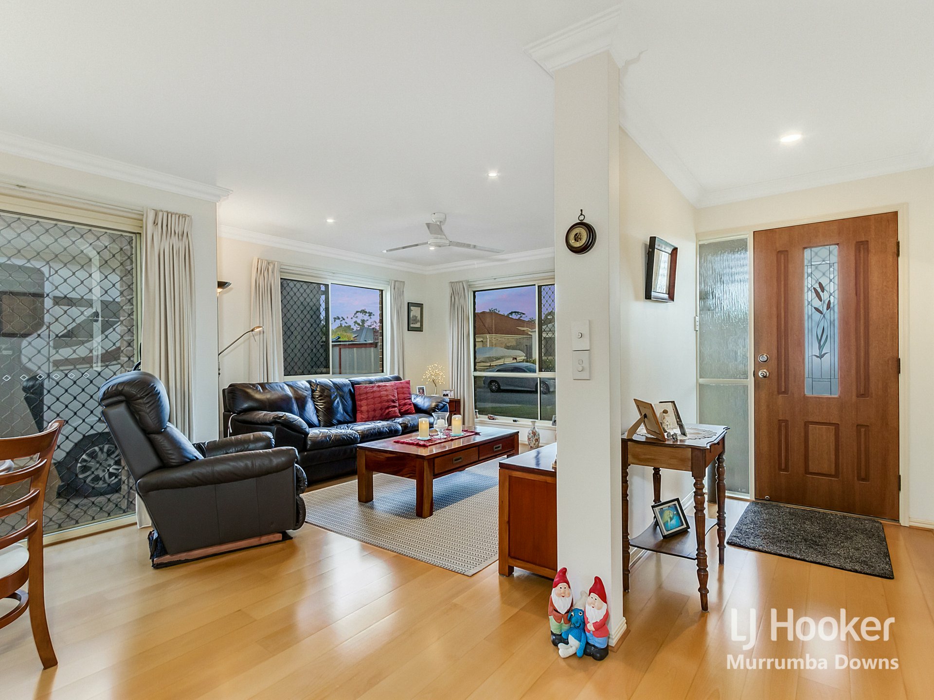 15 Dumaresq Crescent — photo 2 of 20